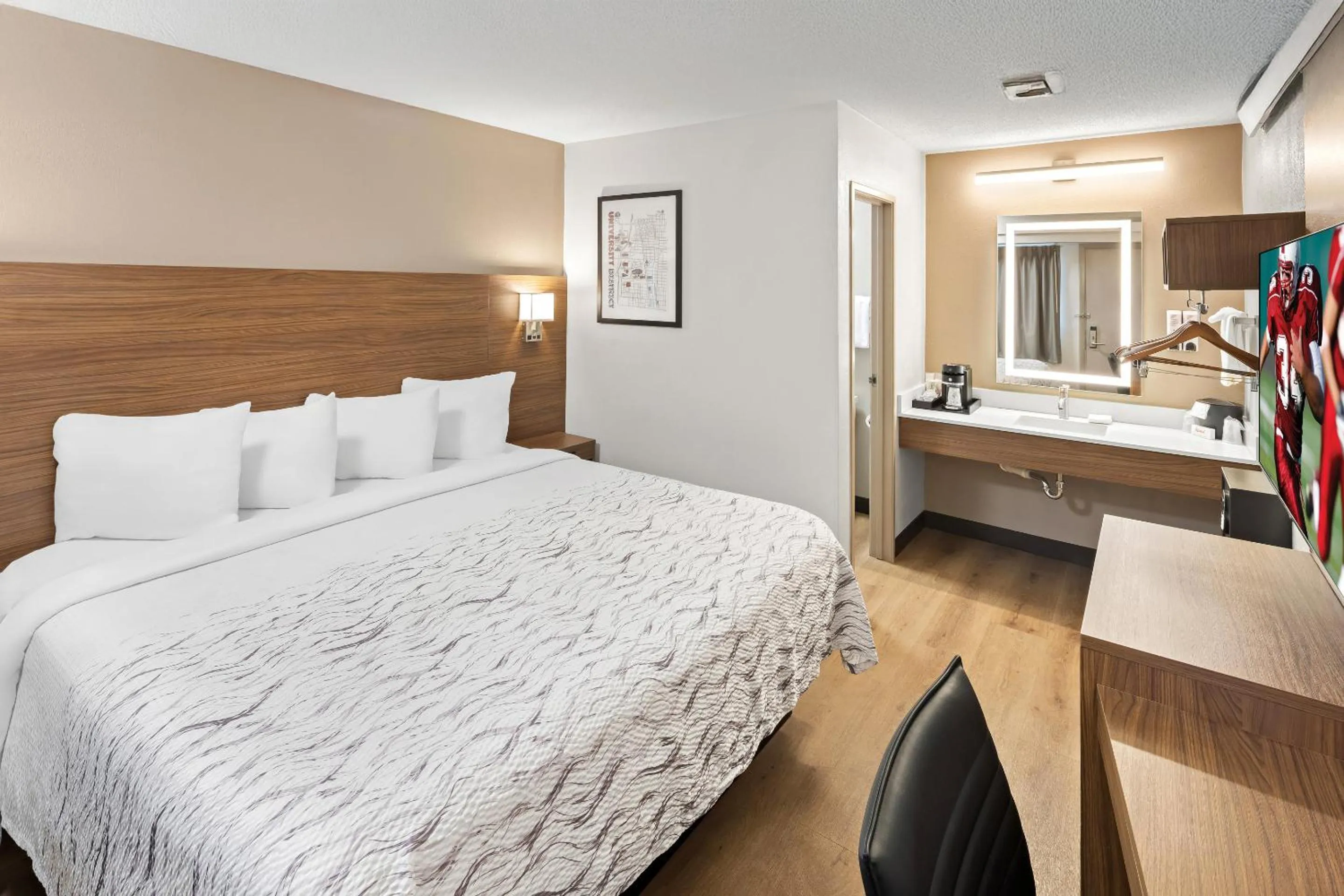 Photo of the whole room, Bed in Red Roof Inn PLUS+ Columbus-Ohio State University OSU