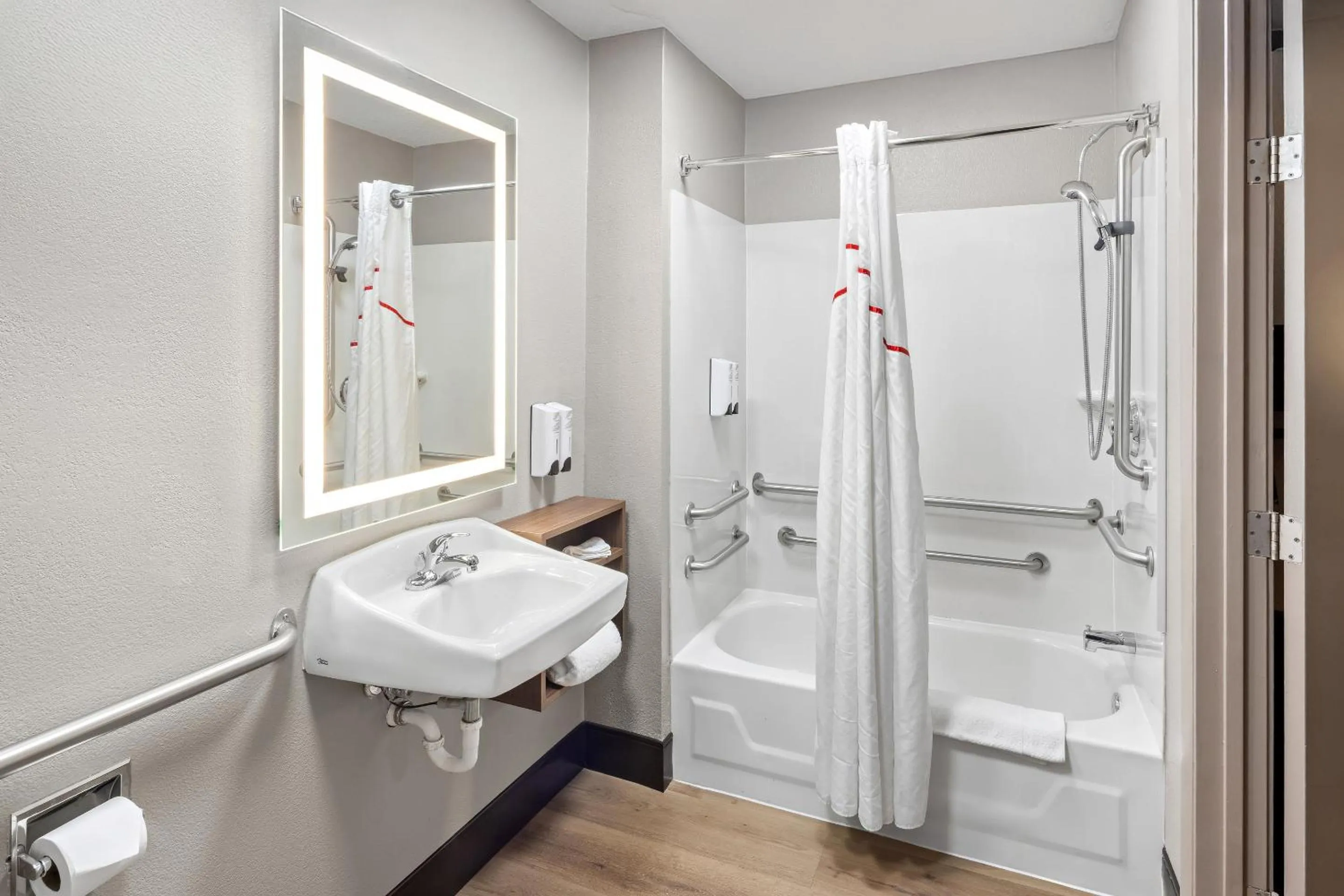 Bathroom in Red Roof Inn PLUS+ Columbus-Ohio State University OSU