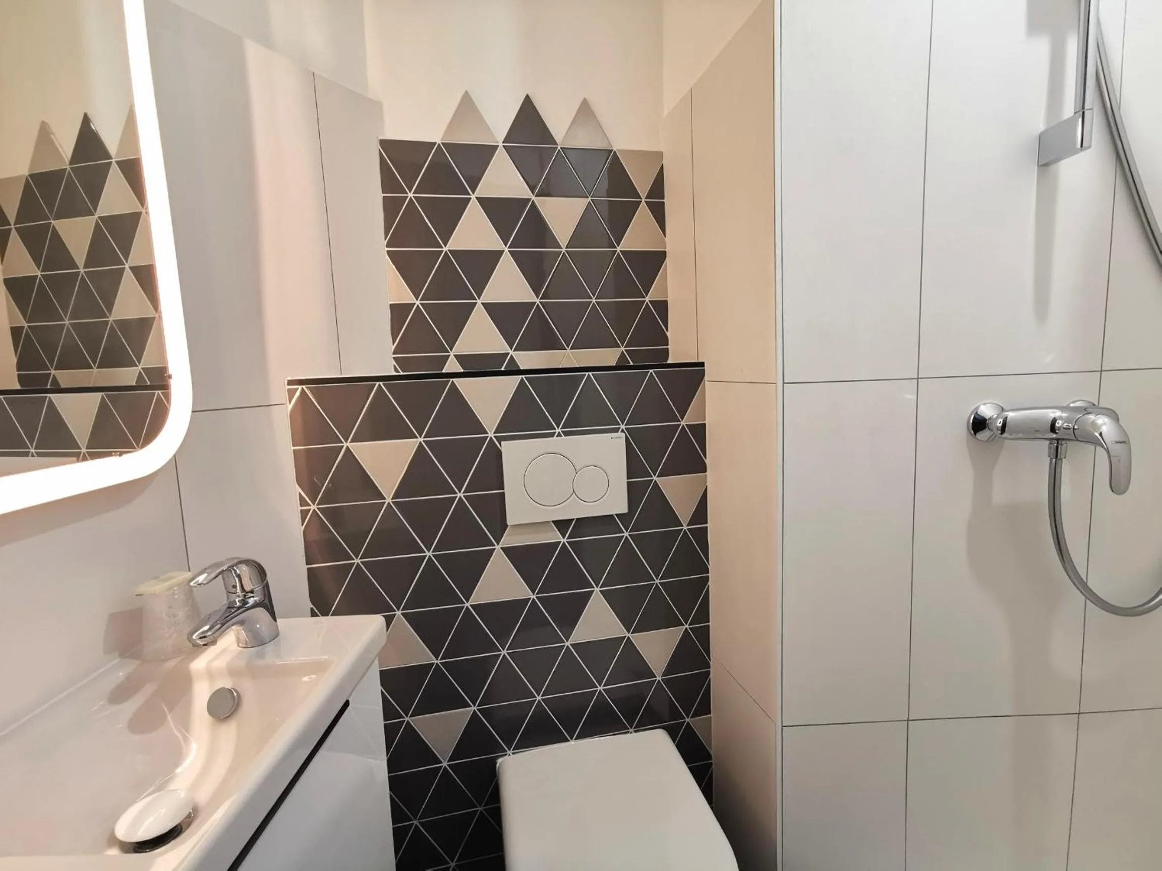 Bathroom in Hotel Alnea