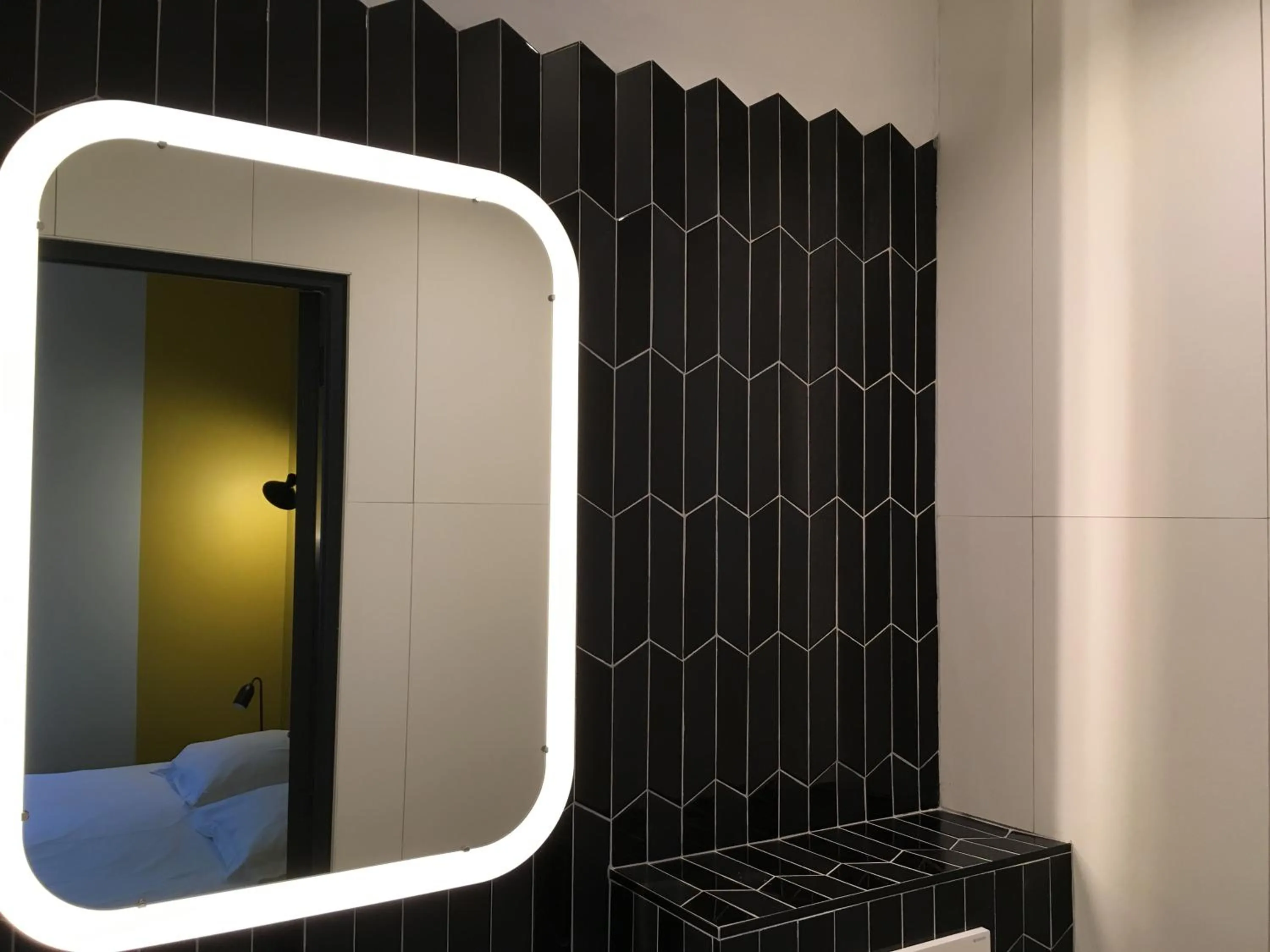 Shower in Hotel Alnea