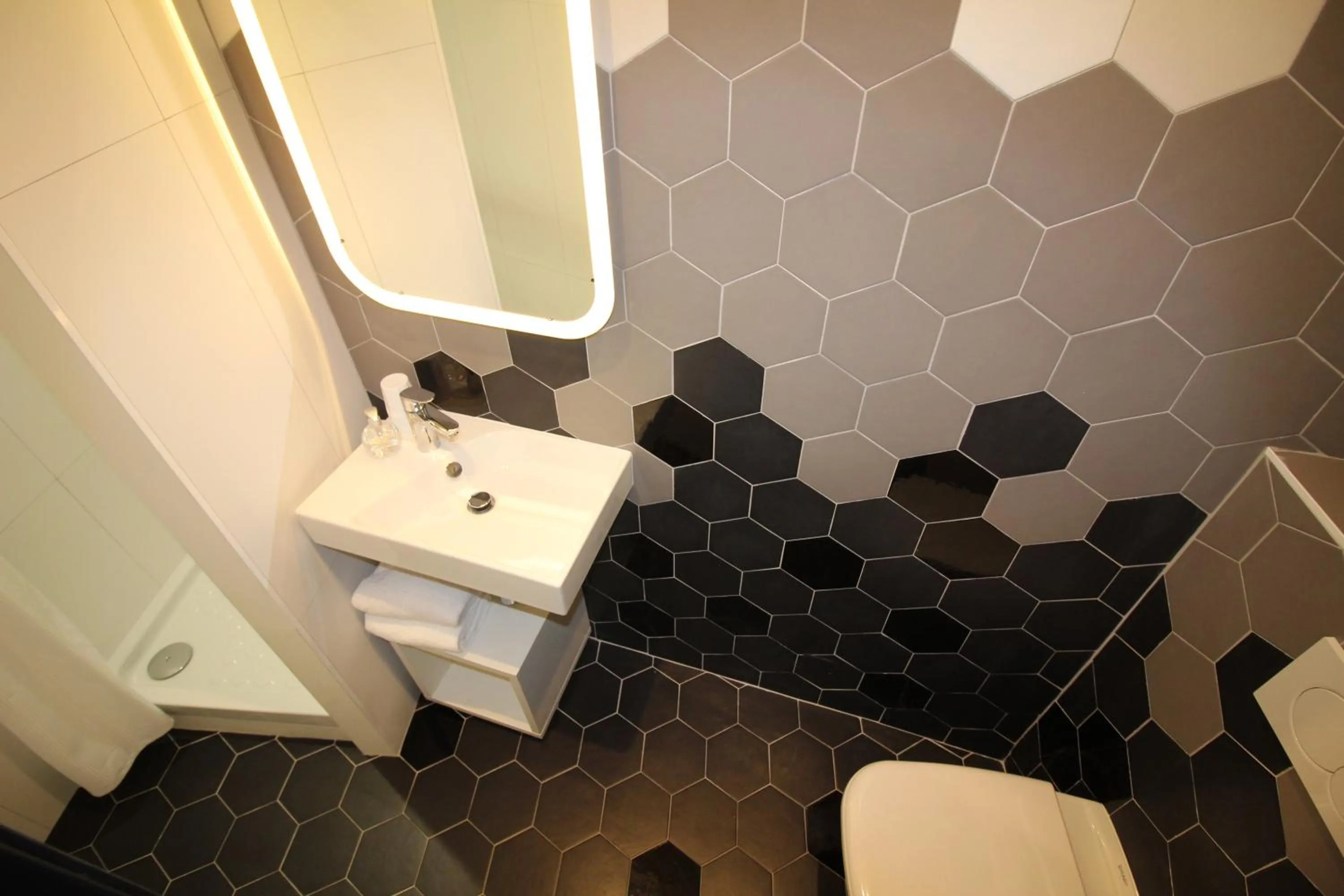 Bathroom in Hotel Alnea