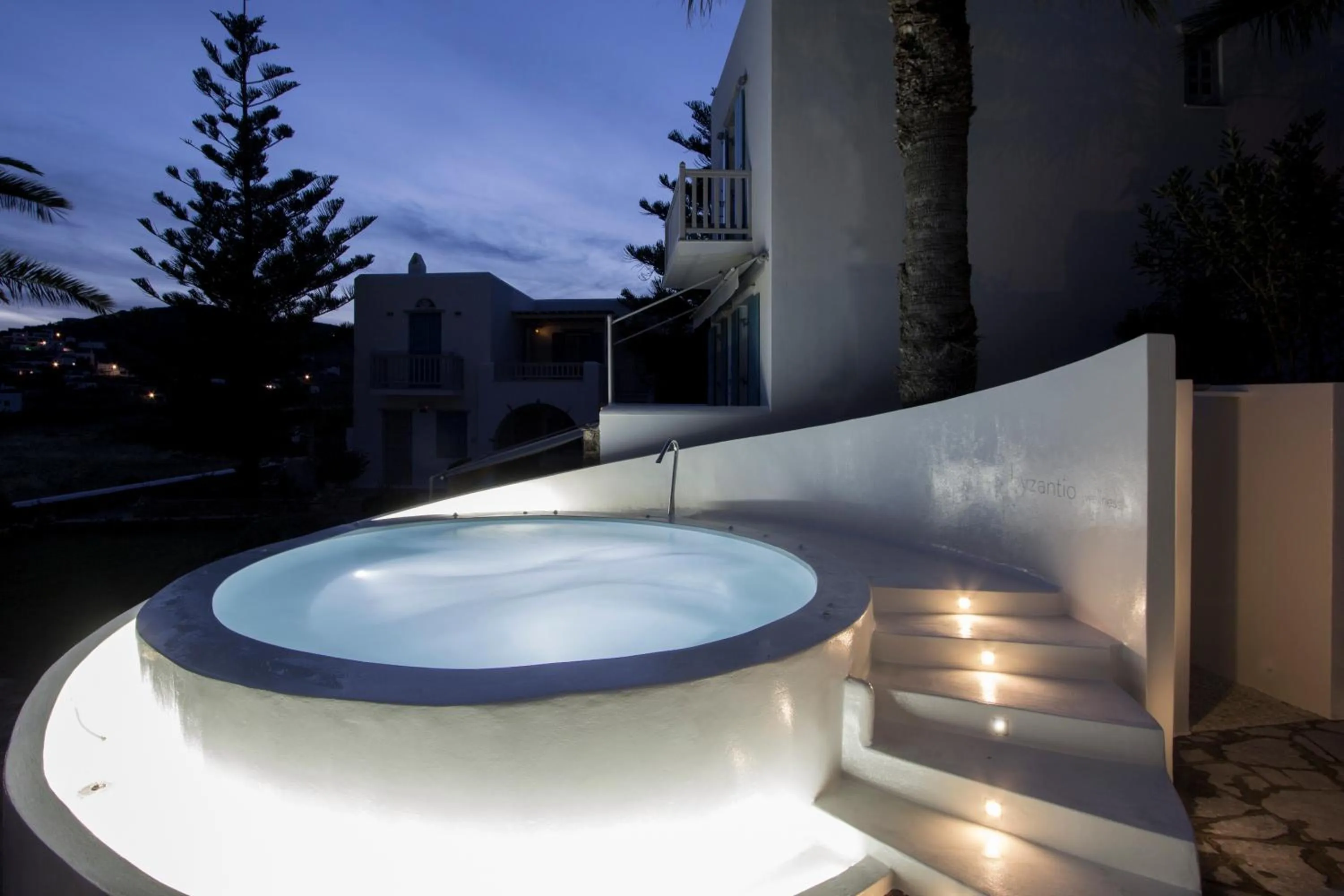Hot Tub in Byzantio Beach Suites & Wellness