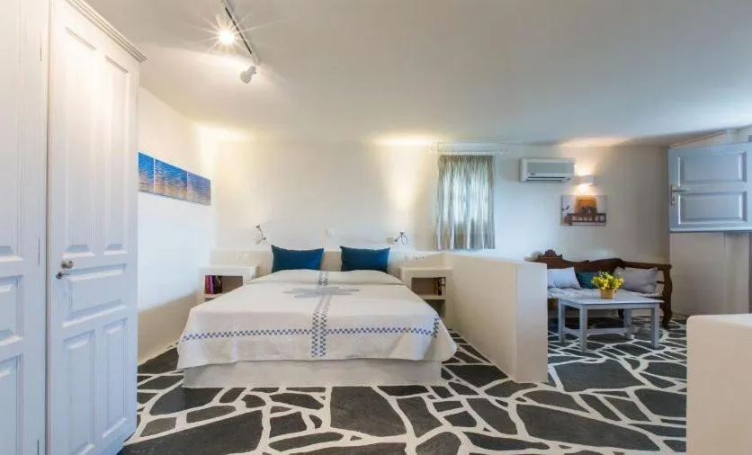 Bed in Byzantio Beach Suites & Wellness