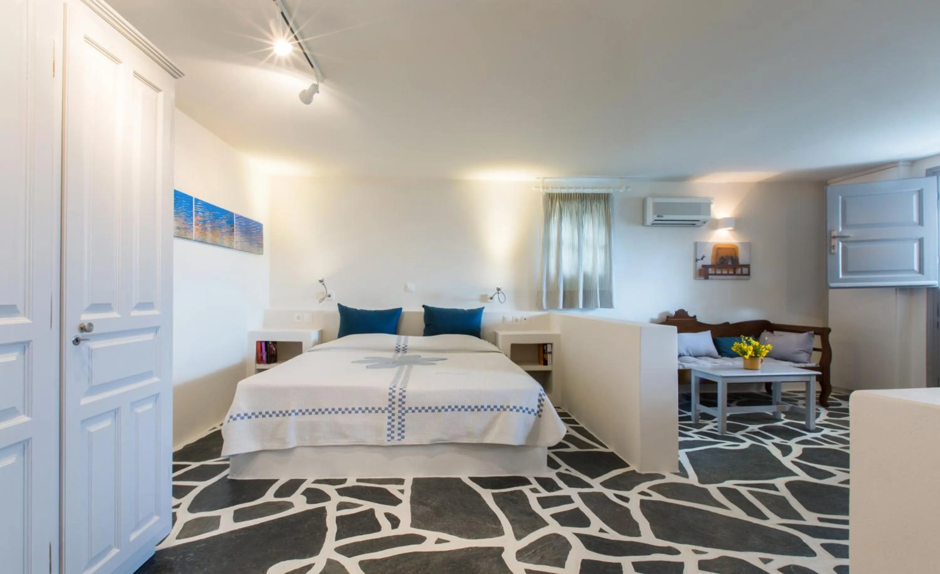 Photo of the whole room in Byzantio Beach Suites & Wellness