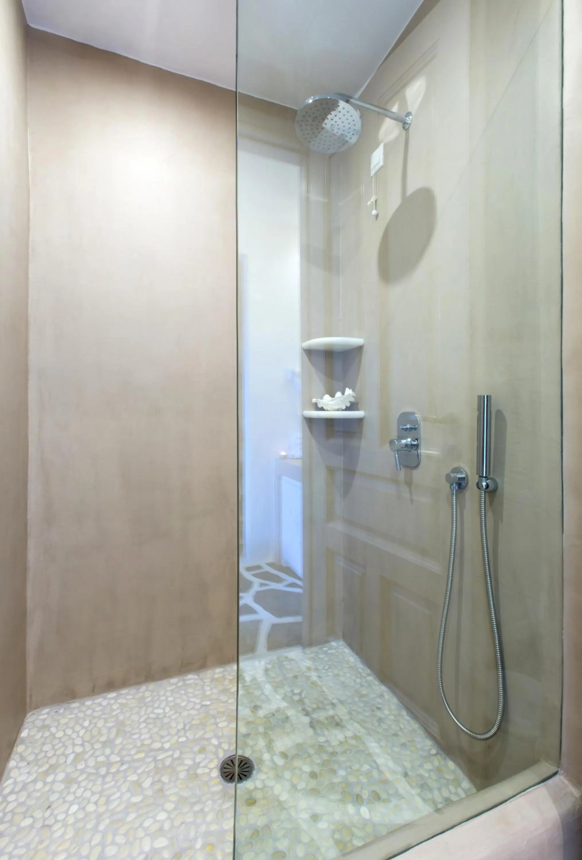 Shower in Byzantio Beach Suites & Wellness