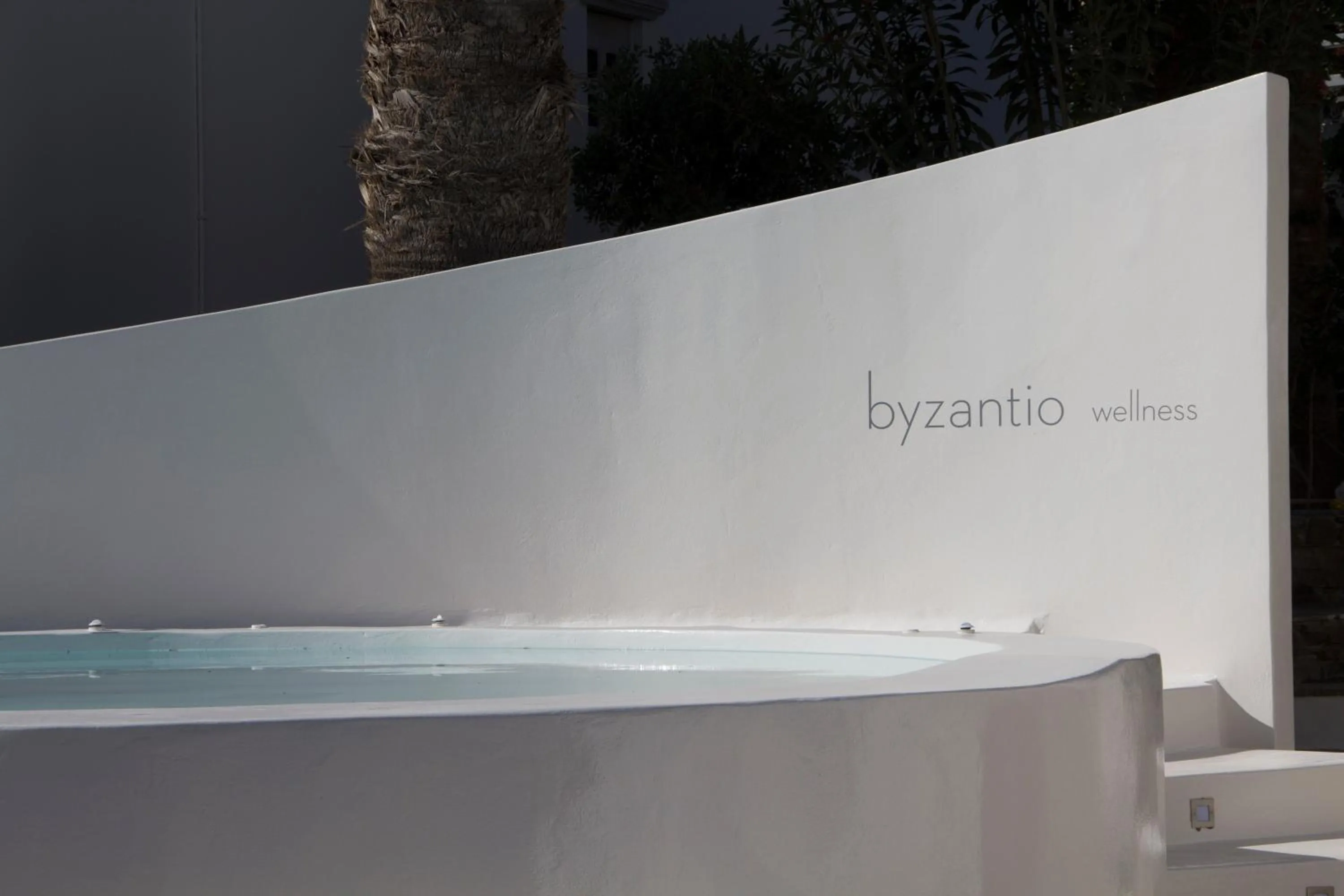 Hot Tub in Byzantio Beach Suites & Wellness
