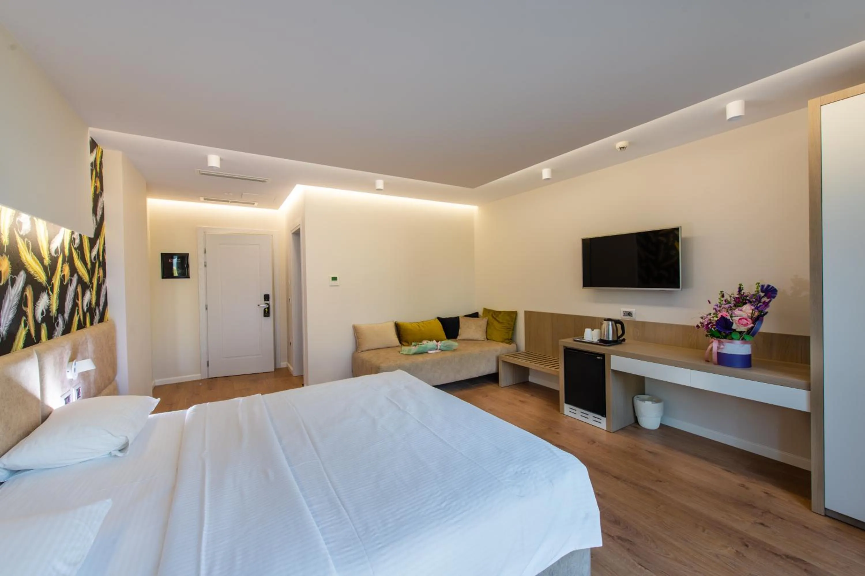 Coffee/tea facilities, Bed in Marina Premium Hotel & Apartments