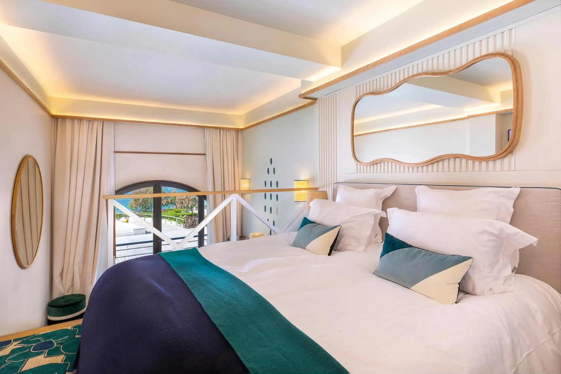 Bedroom, Bed in Hôtel Le Café de Paris