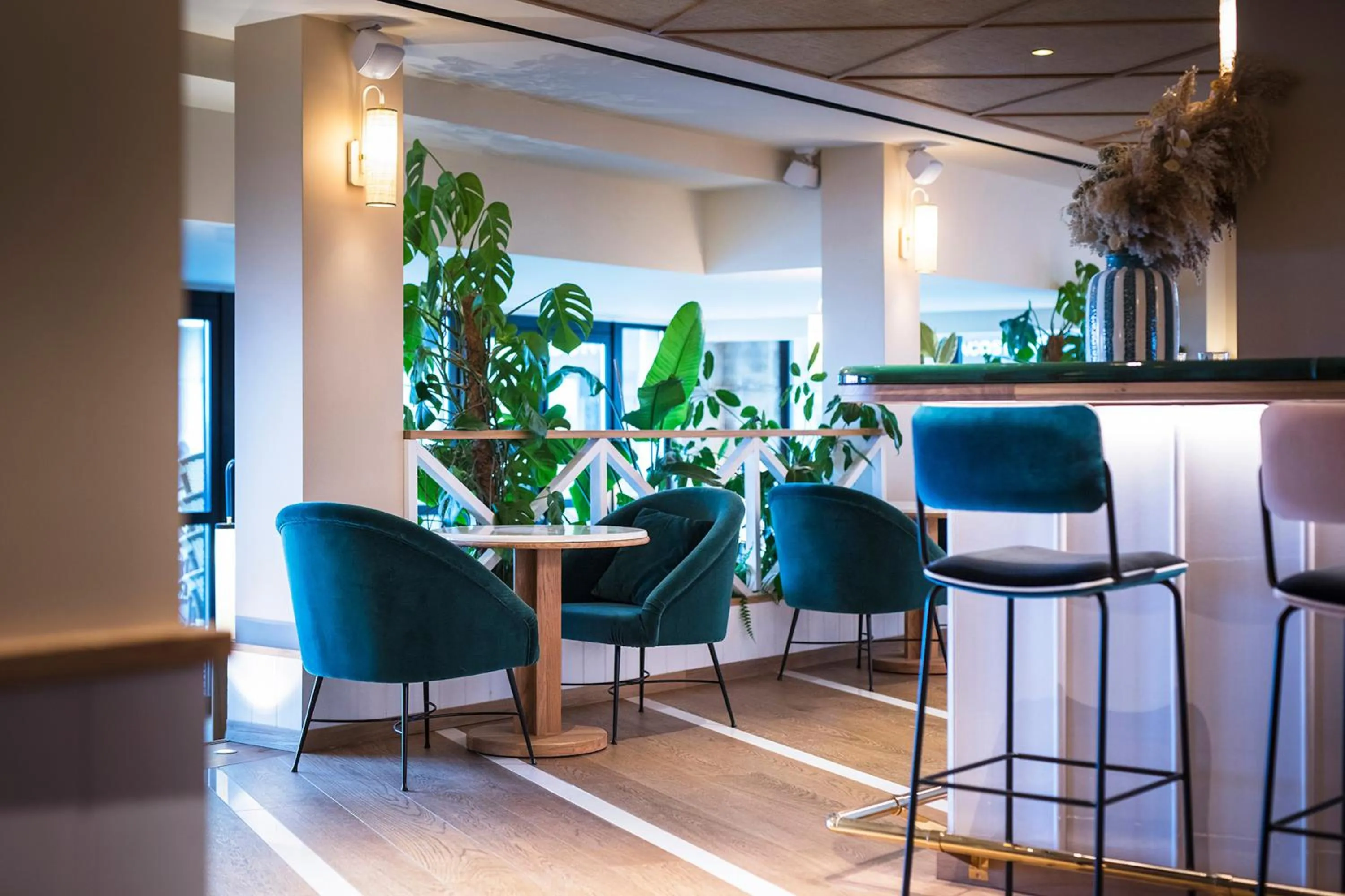 Lounge or bar in Hôtel Le Café de Paris