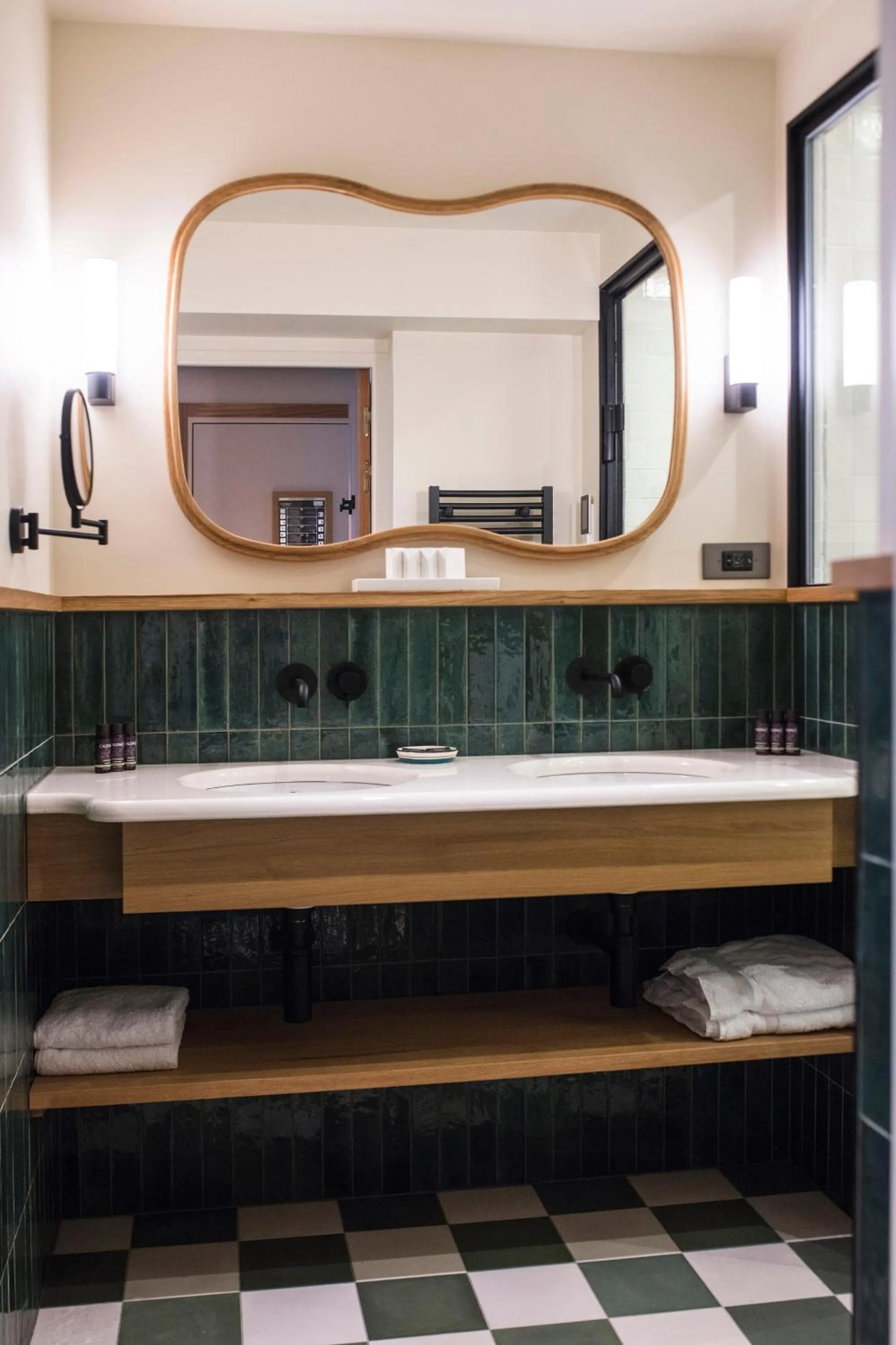Bathroom in Hôtel Le Café de Paris