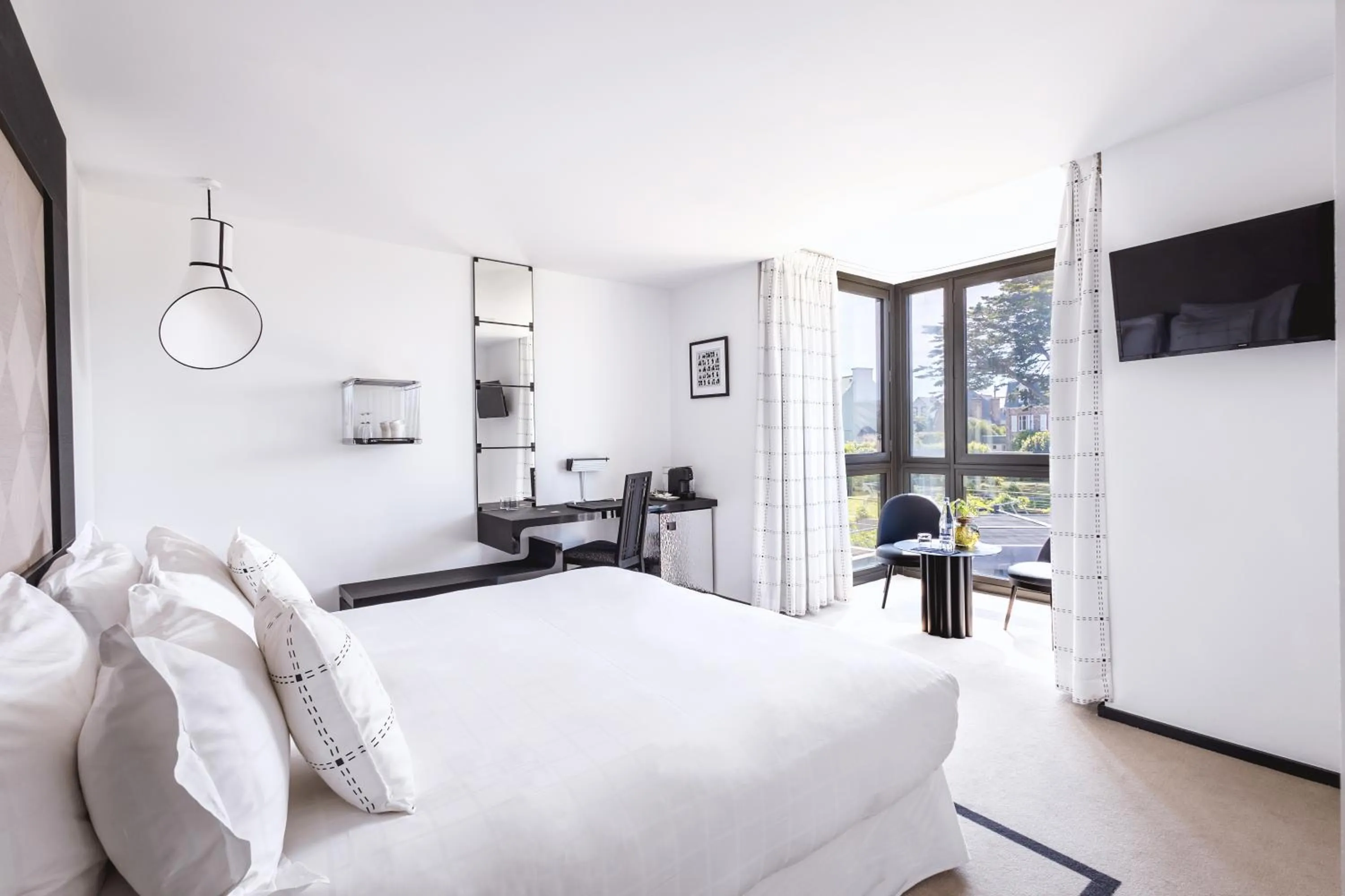 Photo of the whole room, Bed in L'Agapa Hôtel - Spa Codage