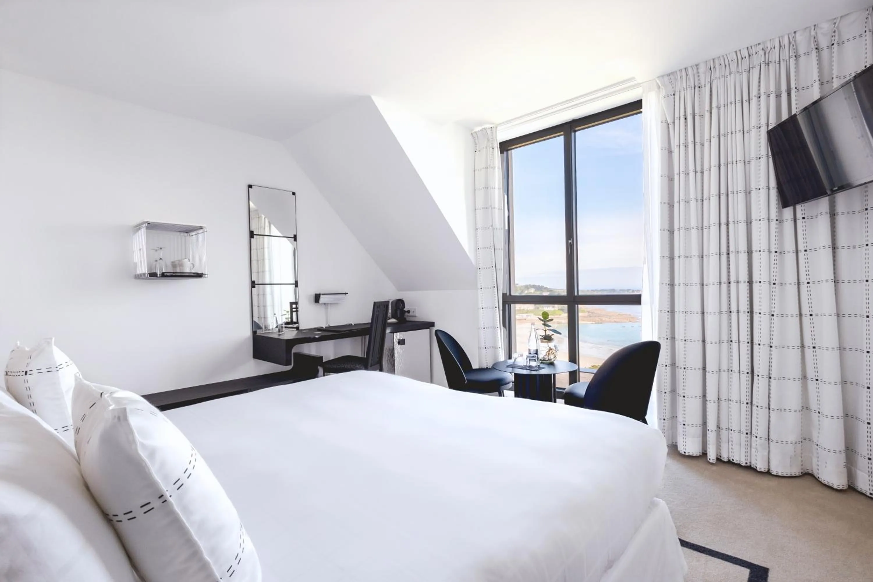 Photo of the whole room, Bed in L'Agapa Hôtel - Spa Codage