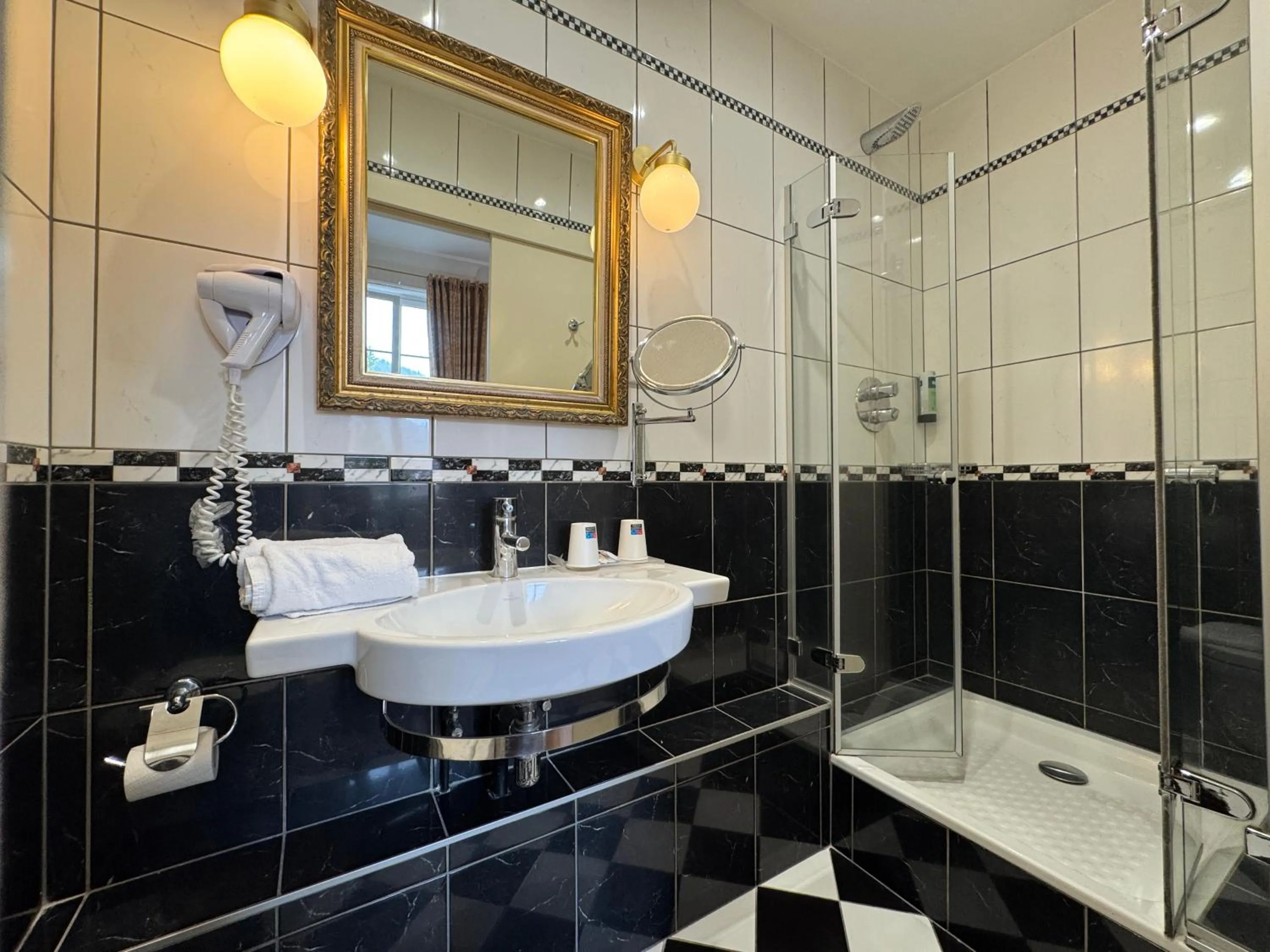 Shower in Hotel Restaurant Du Parc