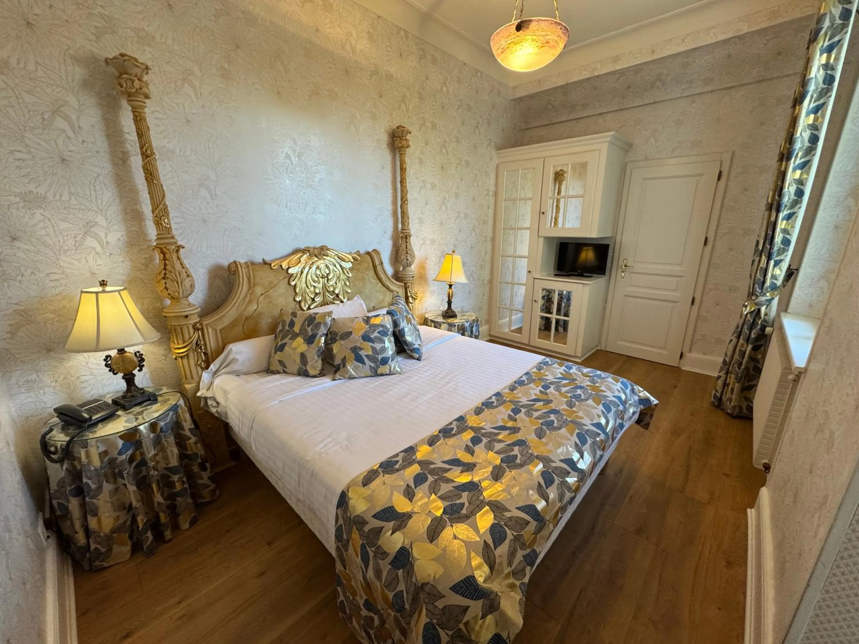 Bed in Hotel Restaurant Du Parc