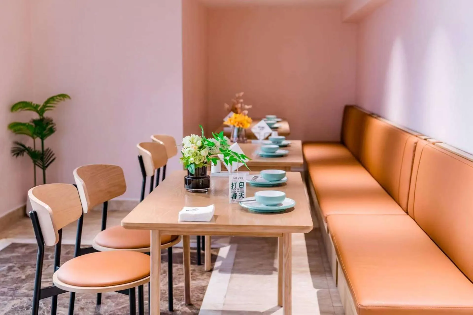 Restaurant/places to eat in WAIFIDEN Guangzhou Grand View Golden Palace Apartment