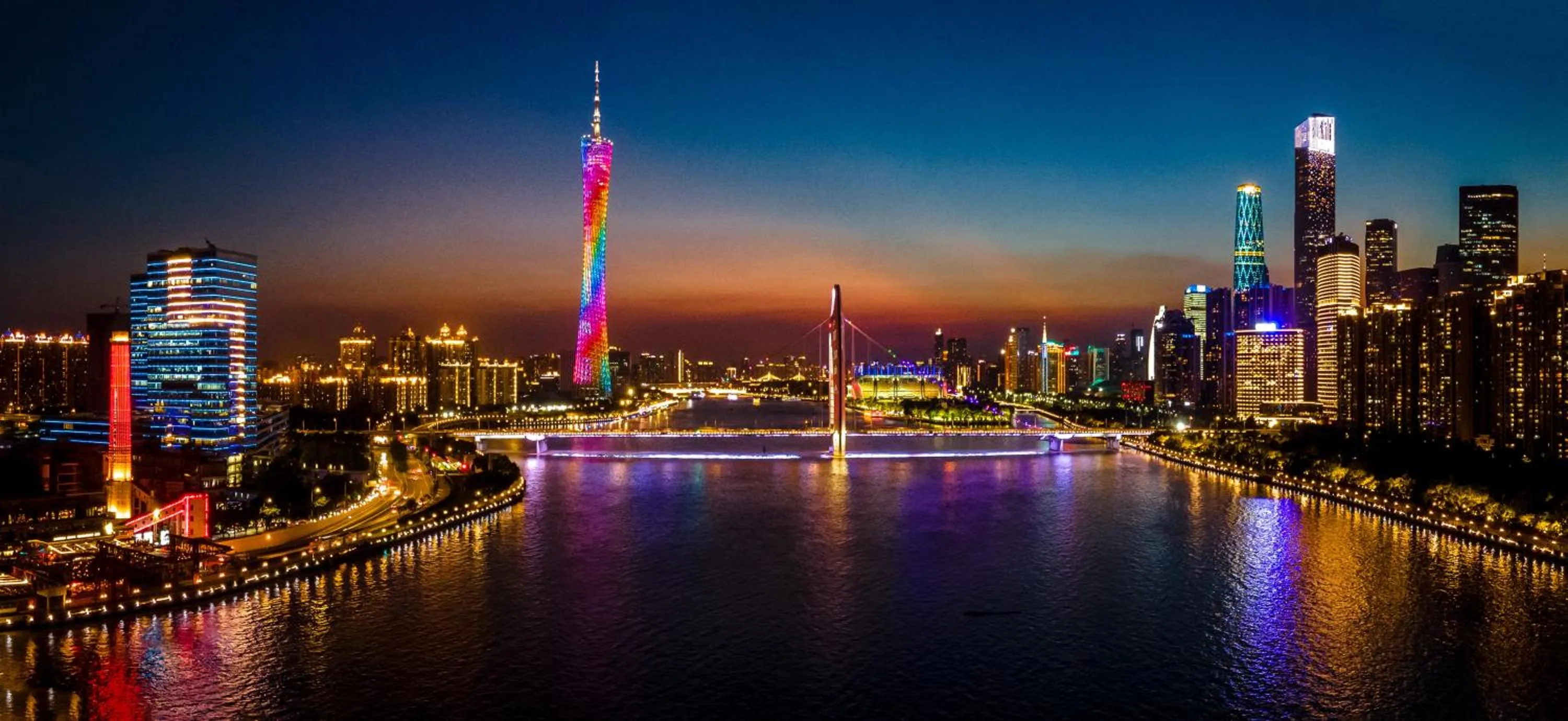 Night in WAIFIDEN Guangzhou Grand View Golden Palace Apartment