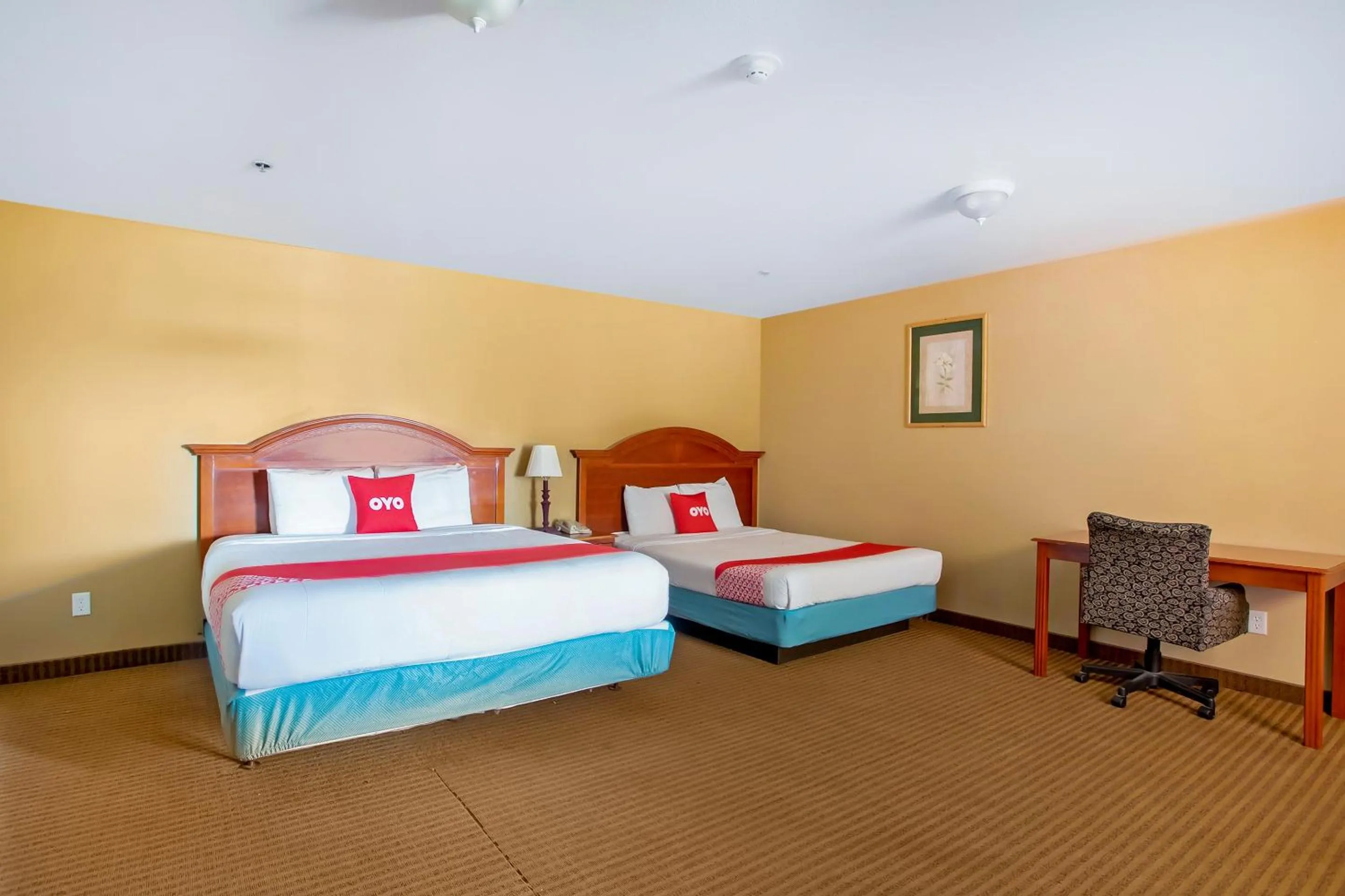 Bedroom in Rodeway Inn