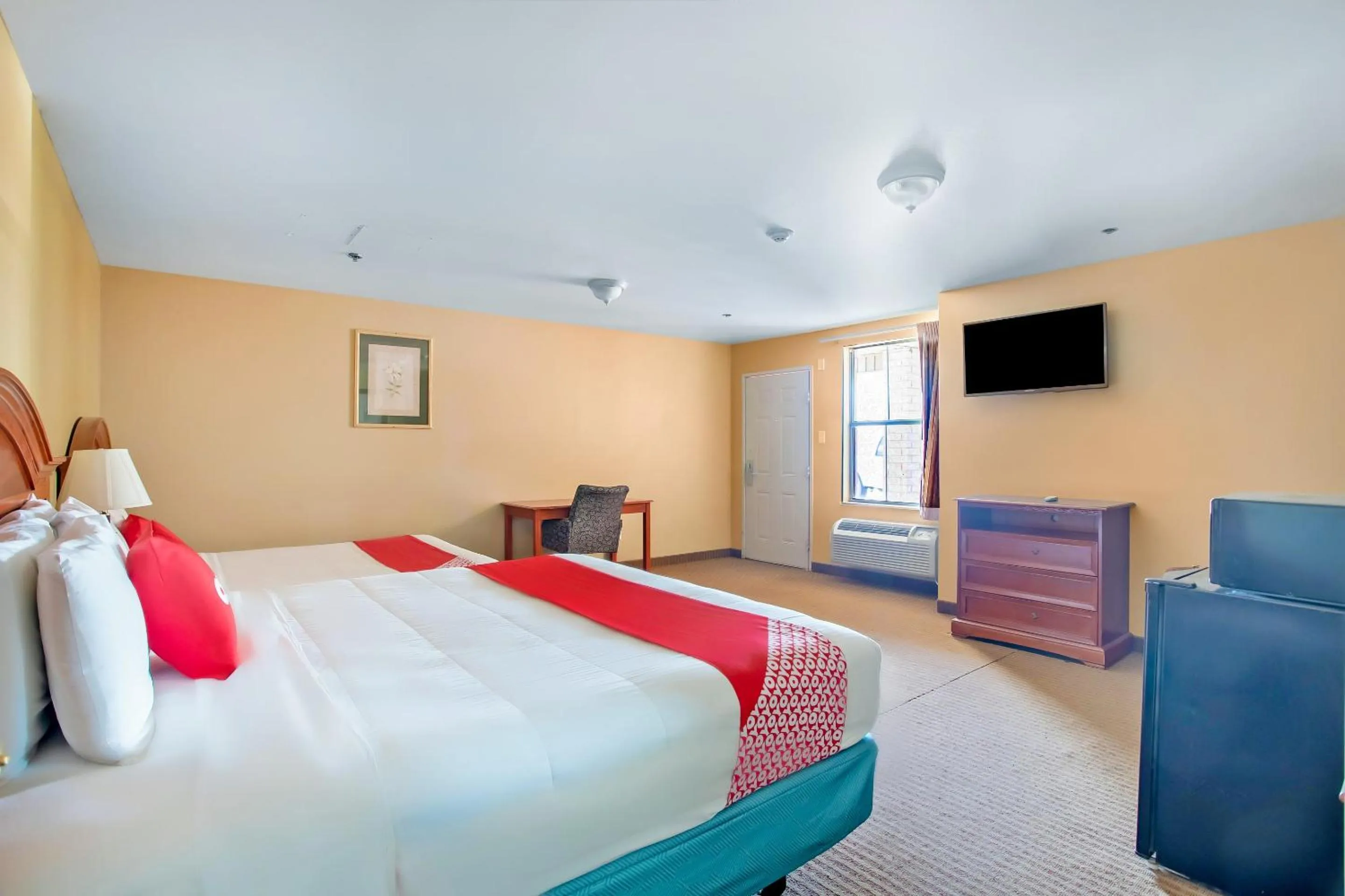 Bedroom in Rodeway Inn