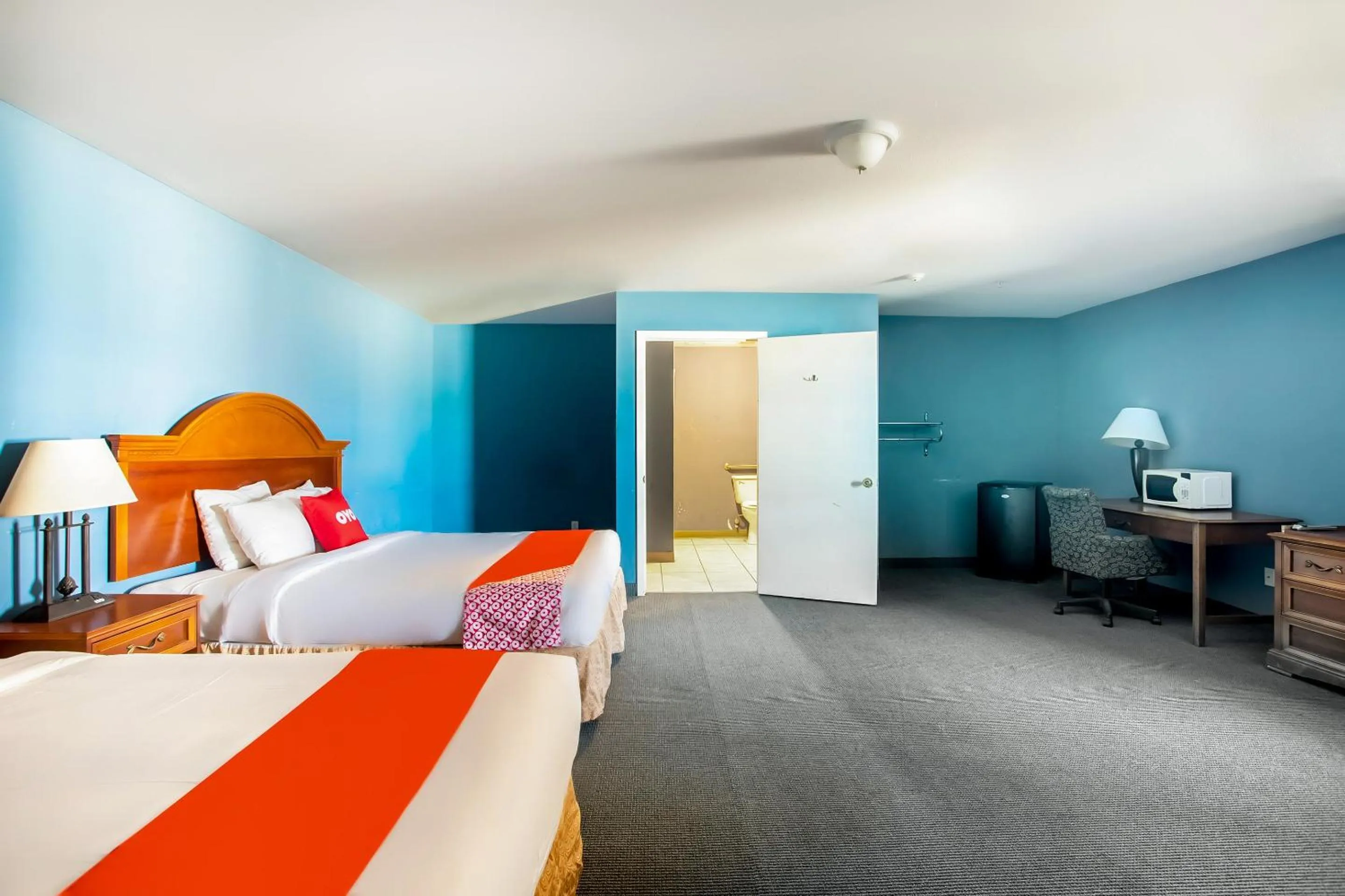 Bedroom in Rodeway Inn