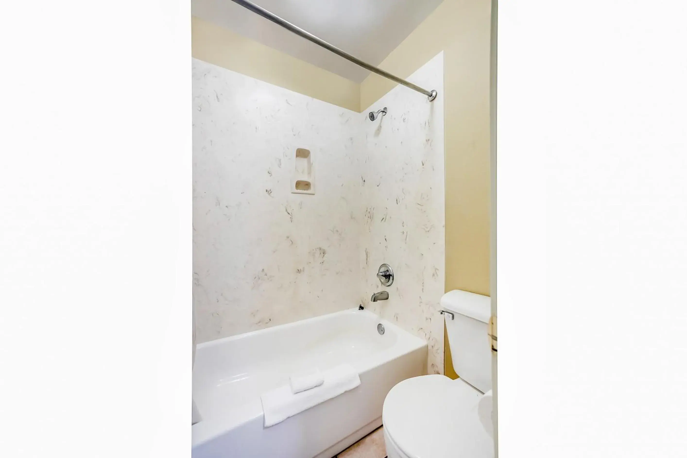 Double Room - Non Smoking/Ground floor/Exterior Hall in Rodeway Inn Double Room - Non Smoking/Ground floor/Exterior Hall in Rodeway Inn