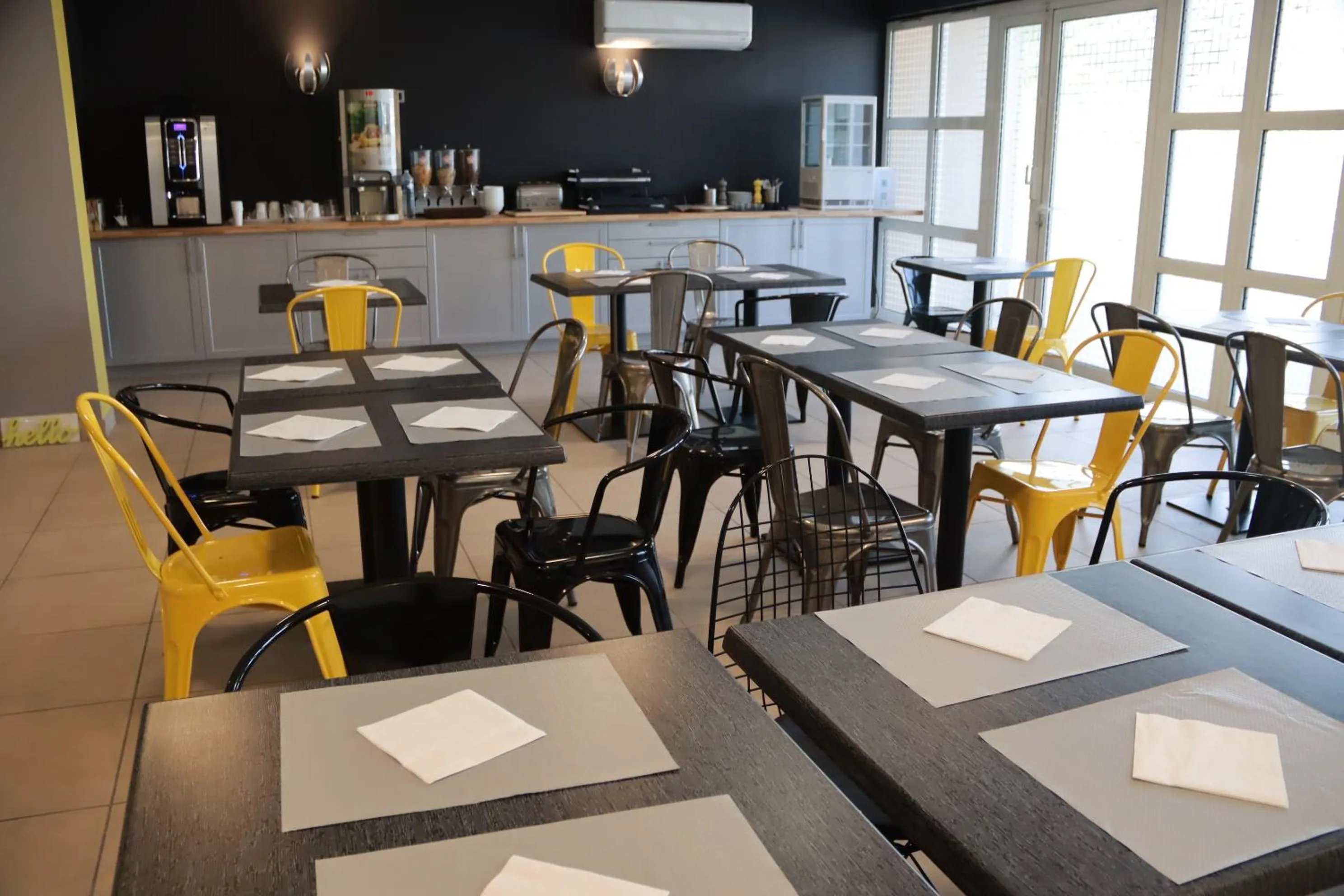 Breakfast in Comfort Aparthotel Six-Fours