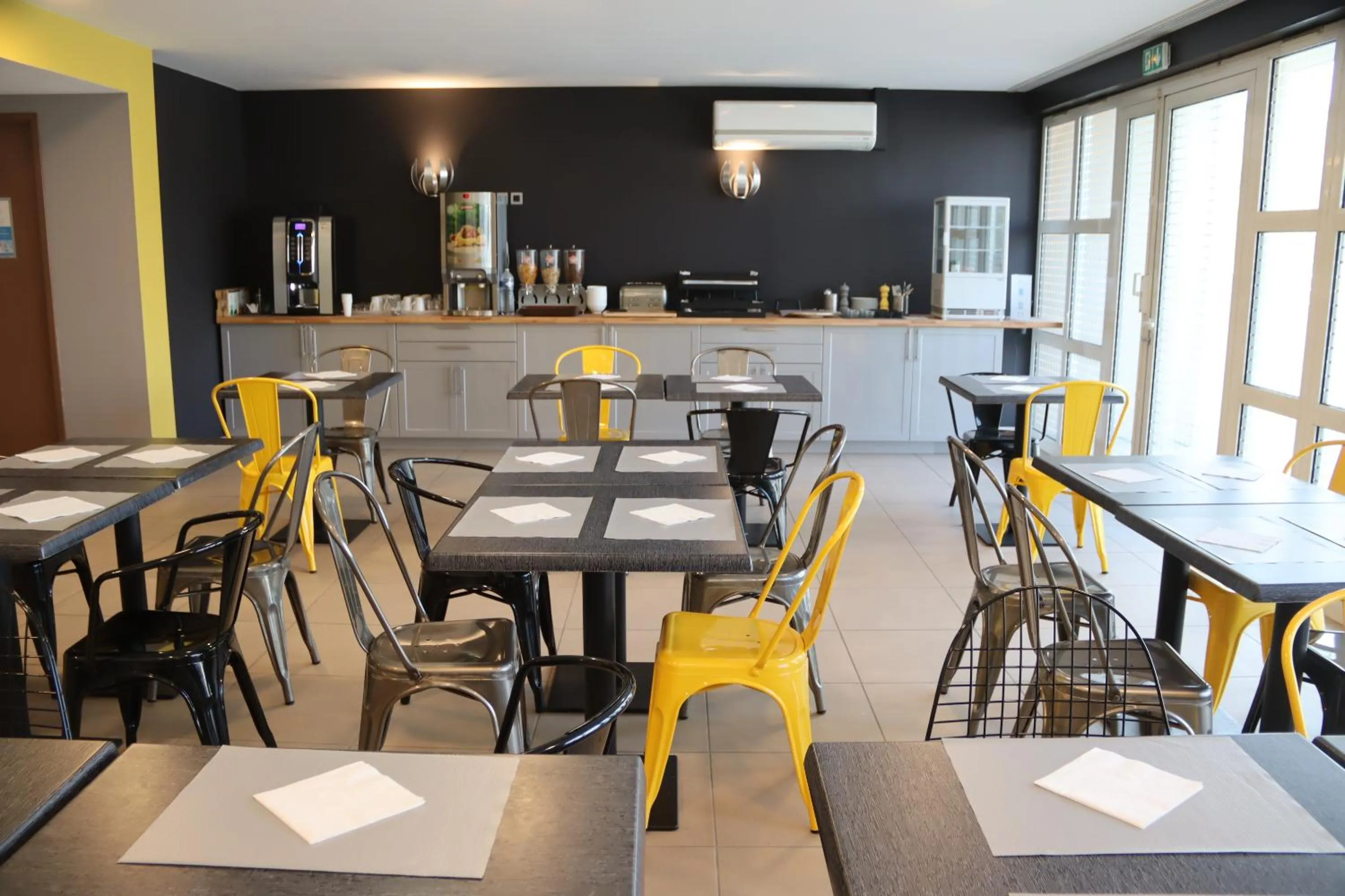 Continental breakfast in Comfort Aparthotel Six-Fours