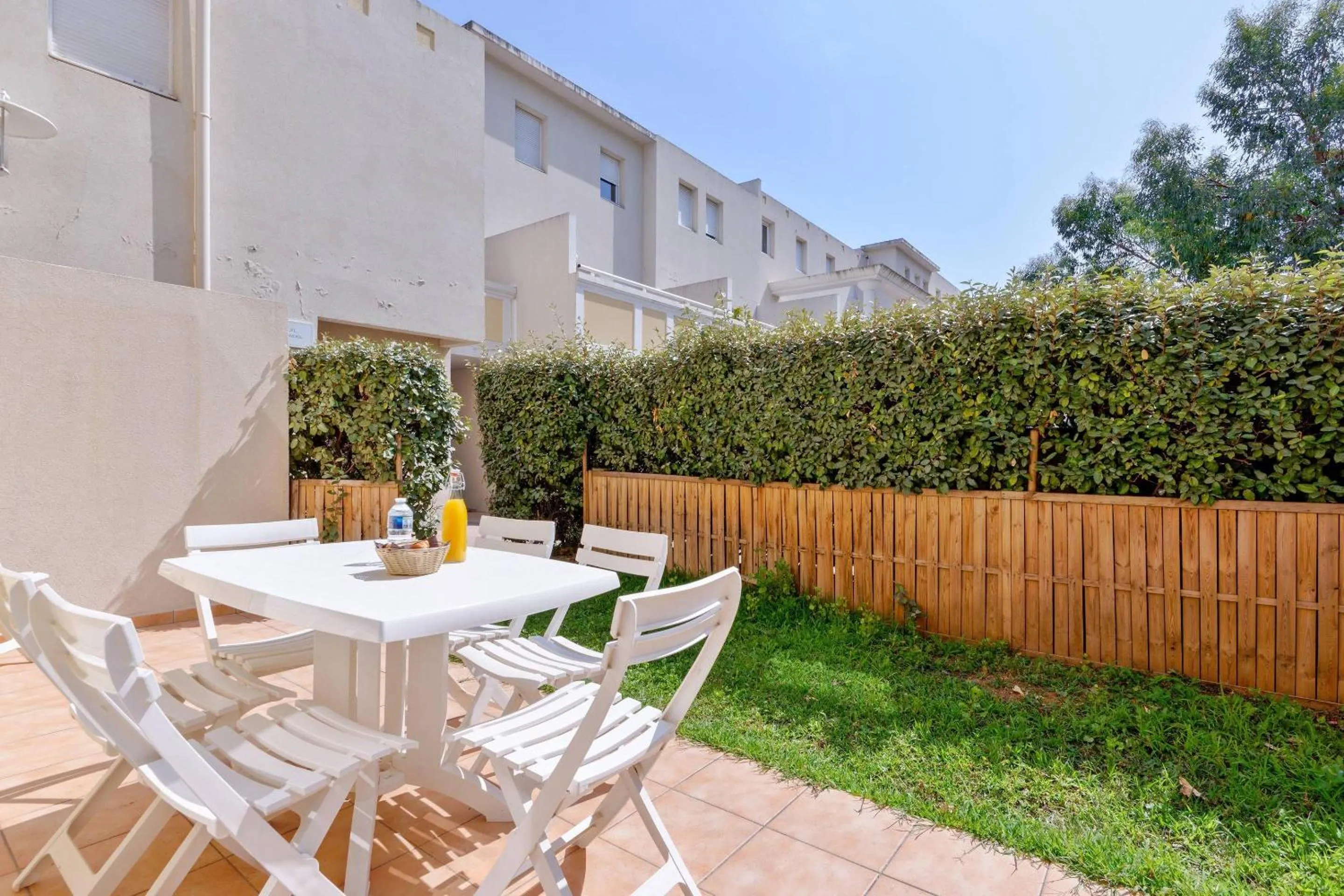Bedroom in Comfort Aparthotel Six-Fours