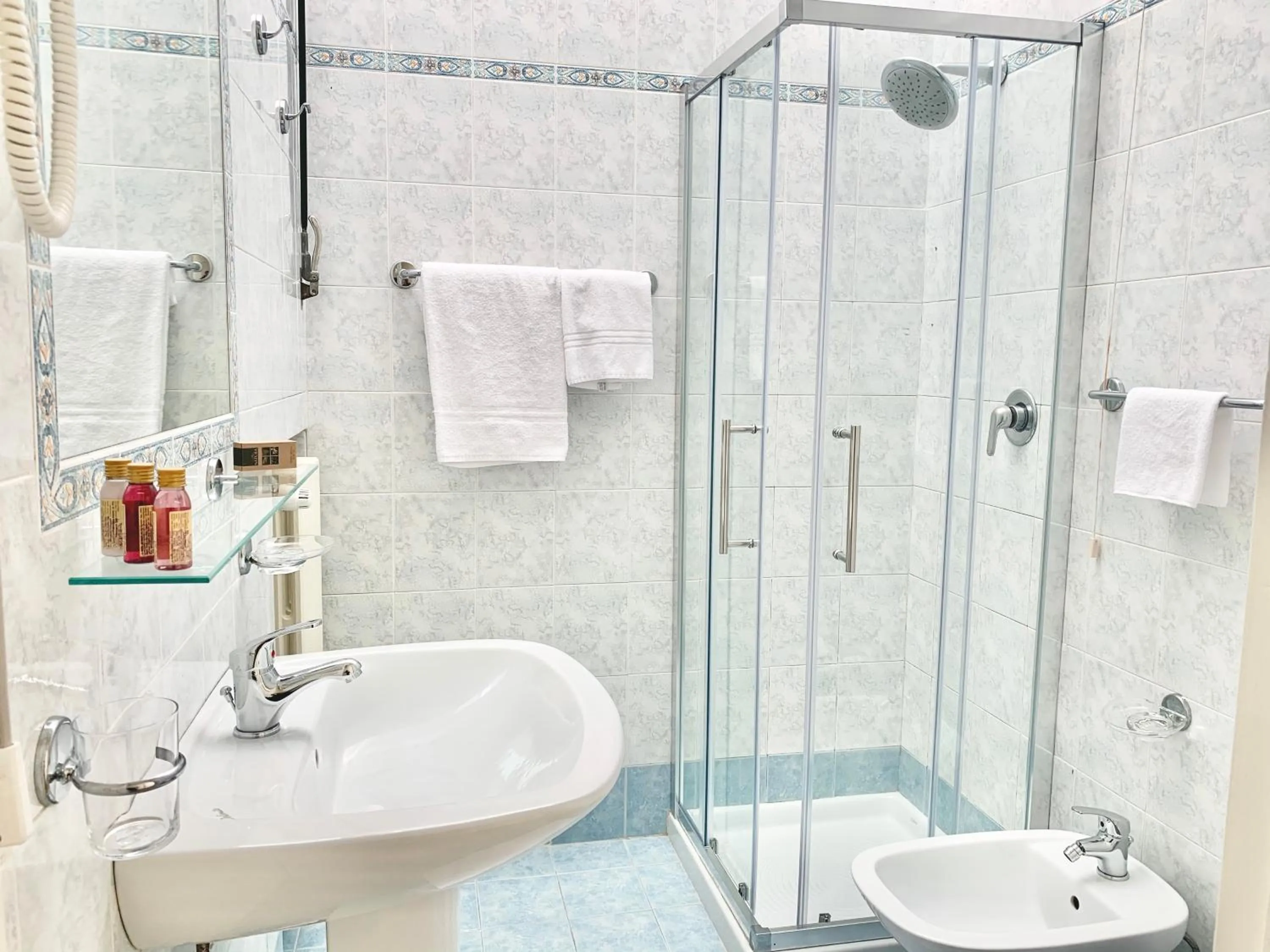 Bathroom in Ennesima Osteria con Alloggio - Bike Hotel