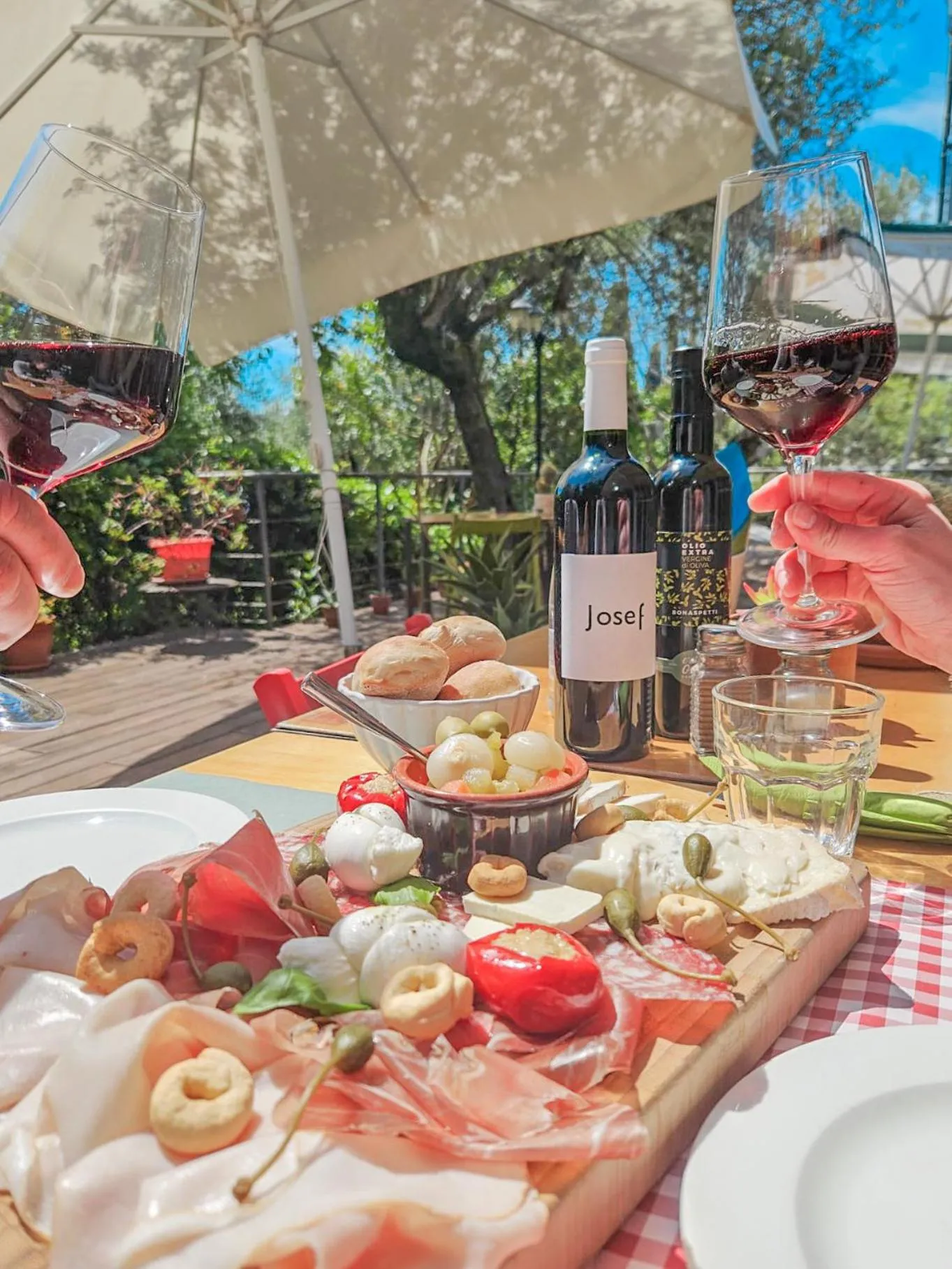 Food and drinks in Ennesima Osteria con Alloggio - Bike Hotel