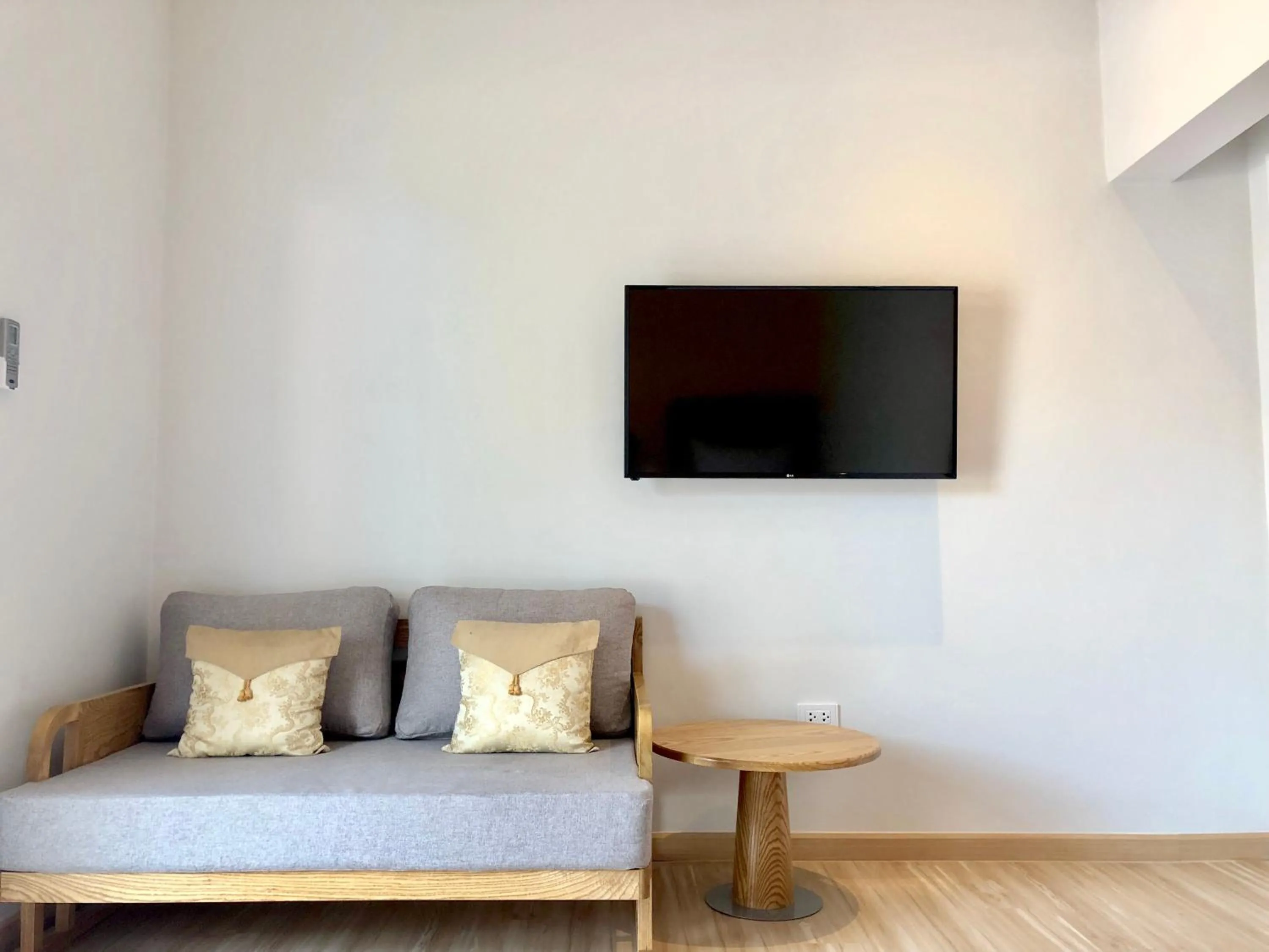 TV and multimedia in Seaman Resort