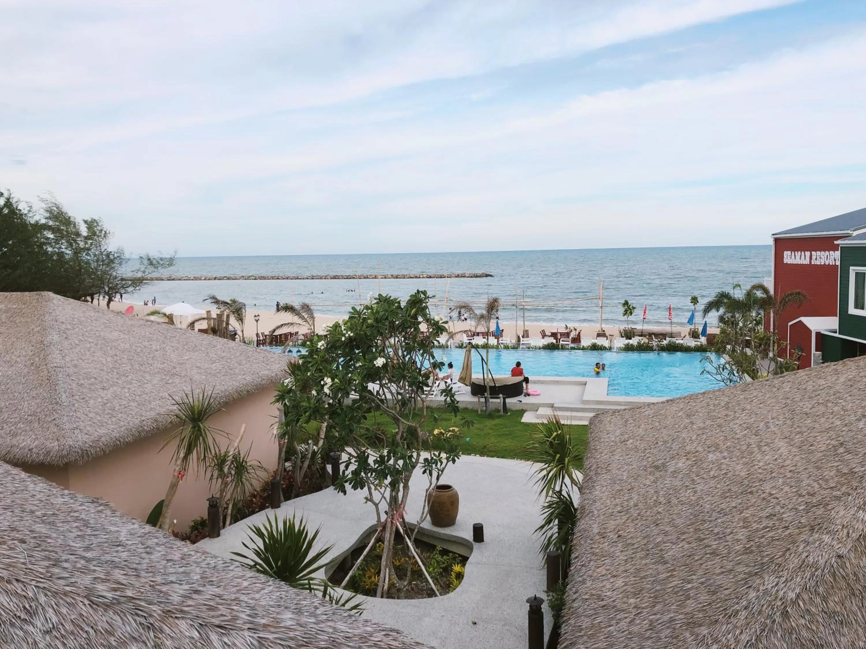 Pool view in Seaman Resort