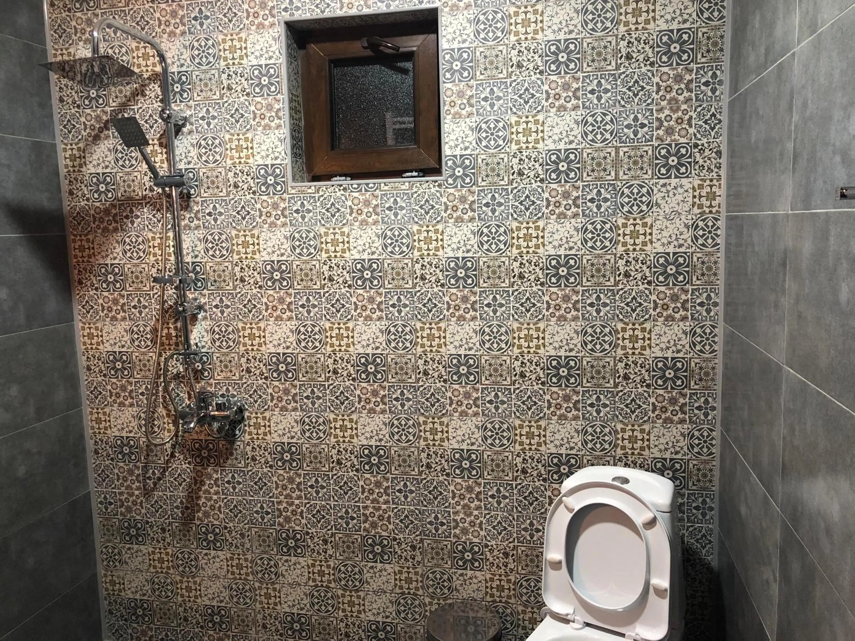 Shower in Paradise Kazbegi