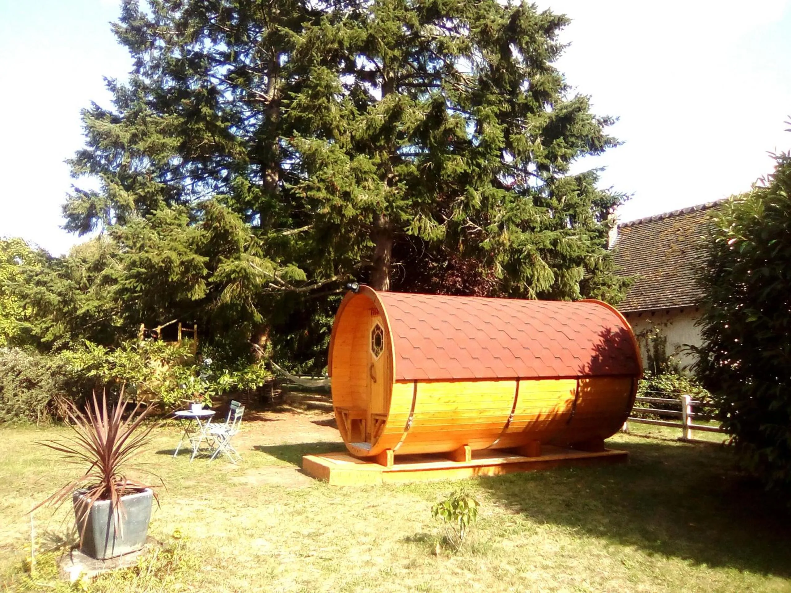 Property building in LES TONNEAUX DE L'EURE LOGEMENT INSOLITE