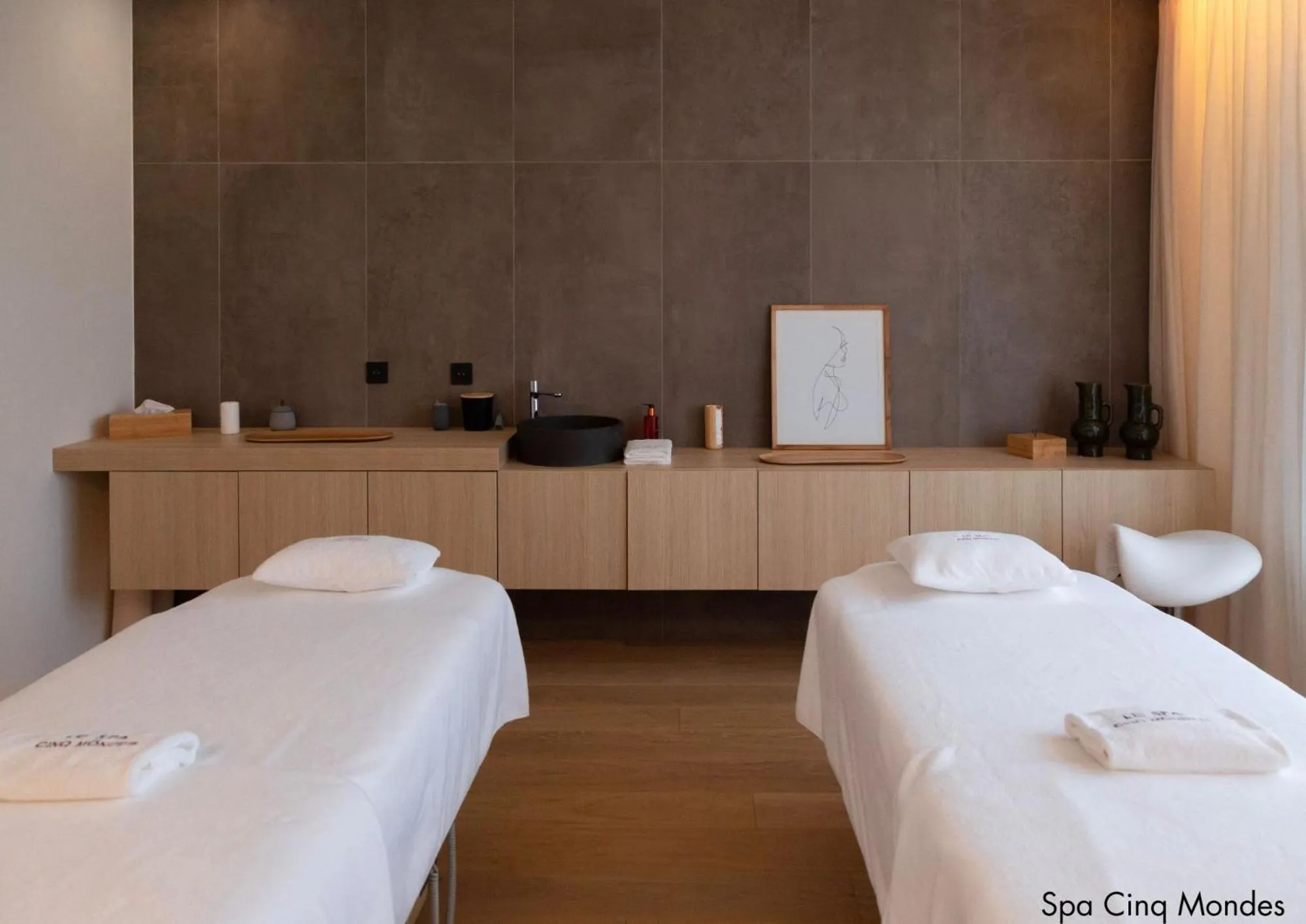 Massage, Bed in Paxton Paris MLV