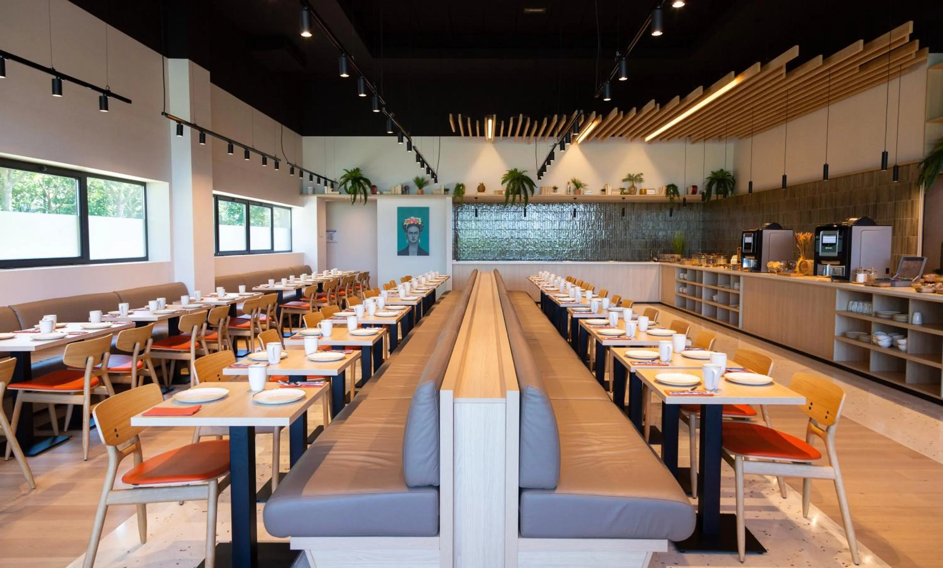 Food and drinks in Paxton Paris MLV