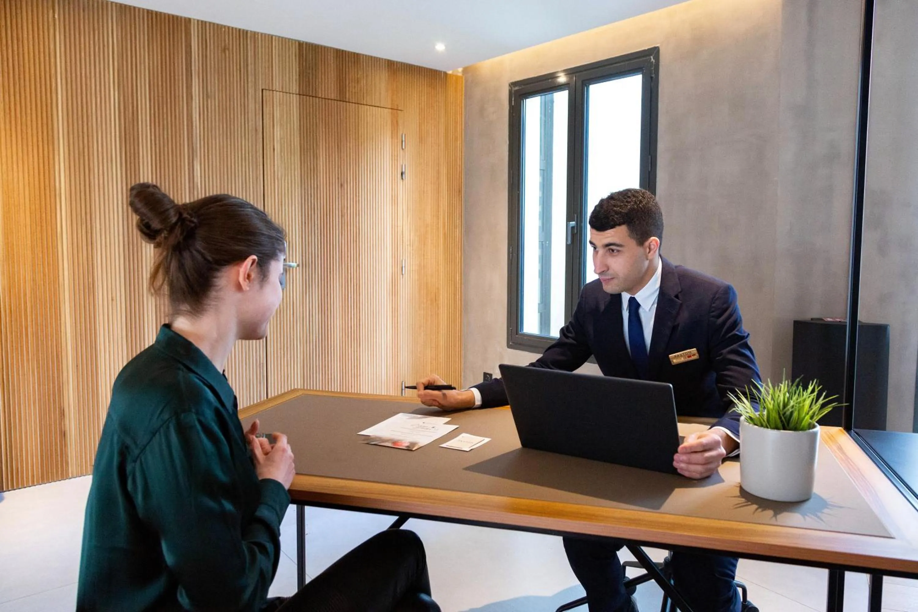 Guests in Paxton Paris MLV