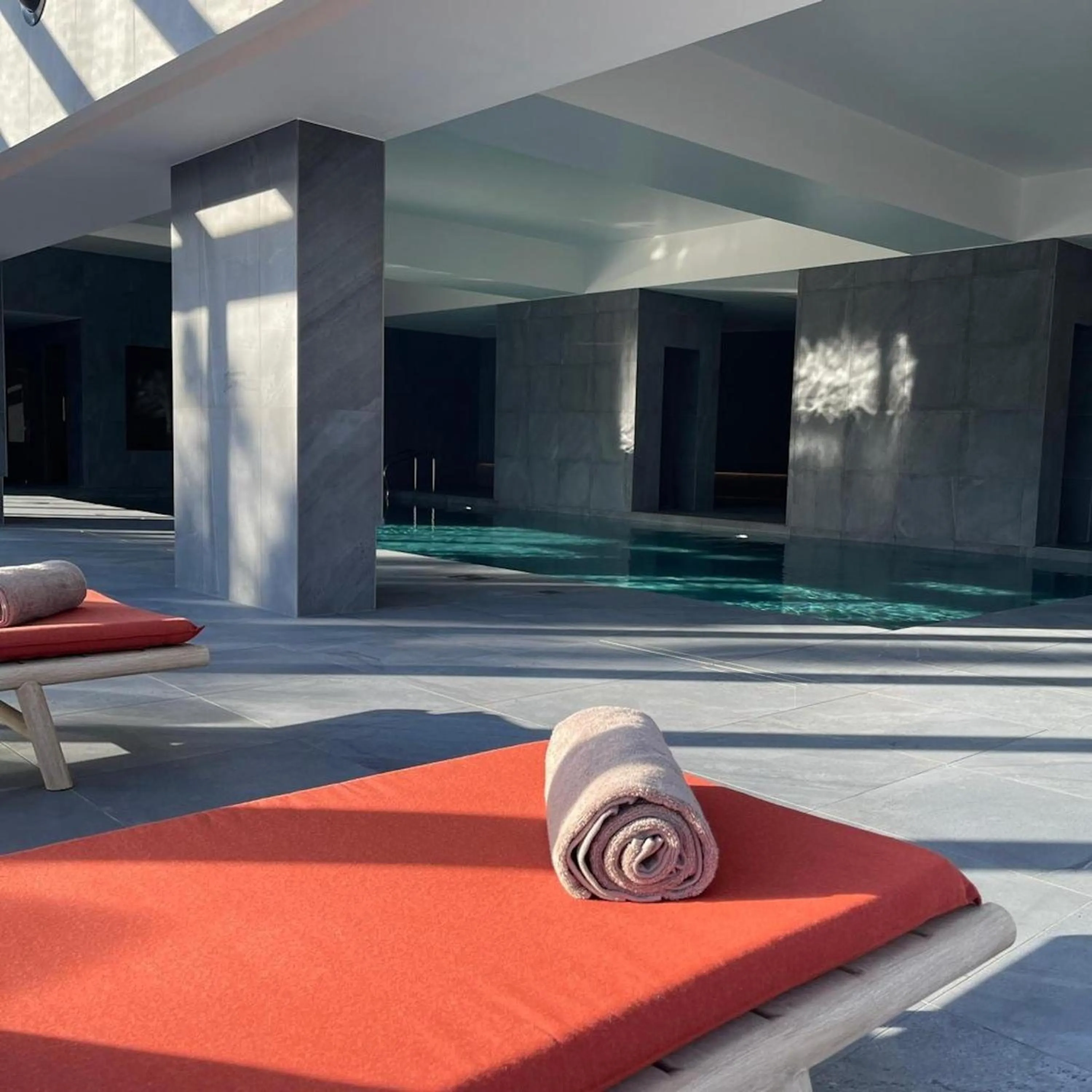 Pool view in Paxton Paris MLV