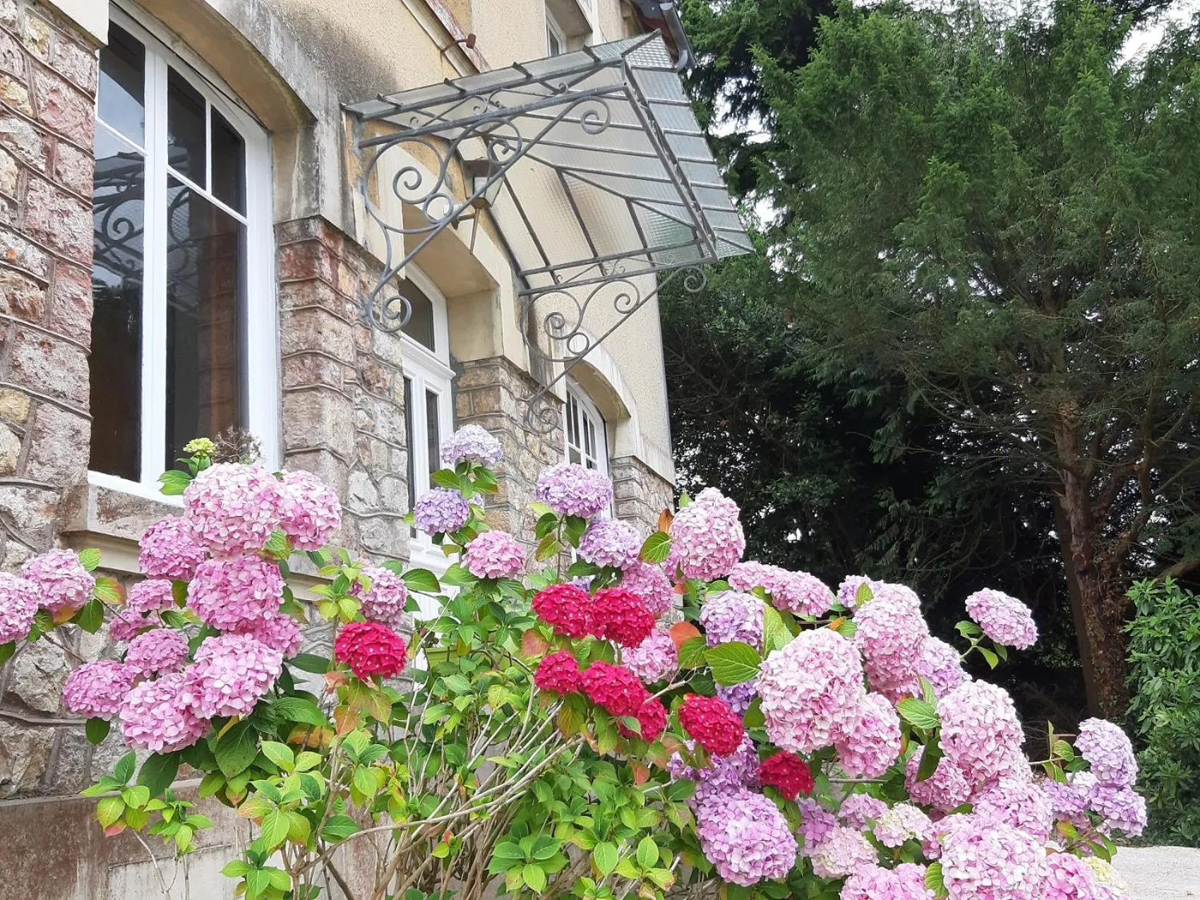 Property building in La Garenne