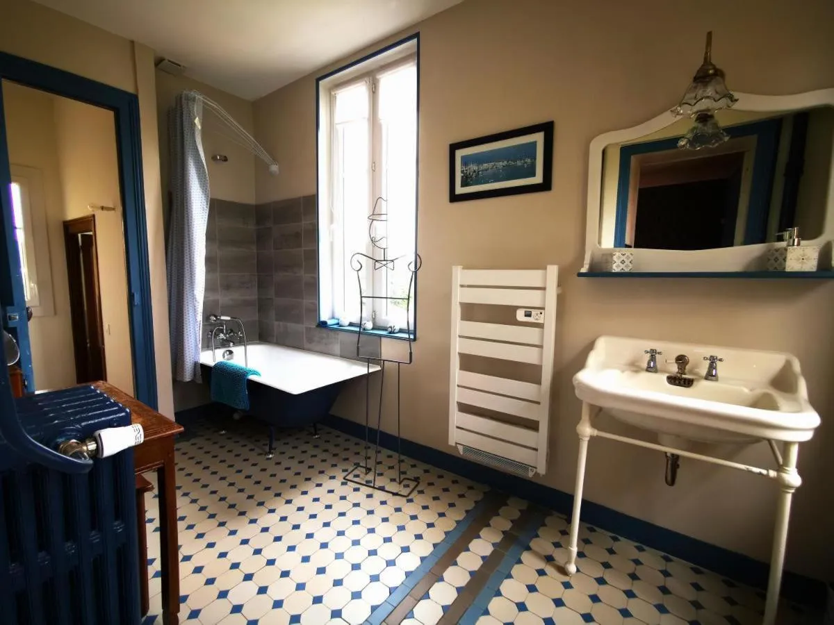 Bathroom in La Garenne