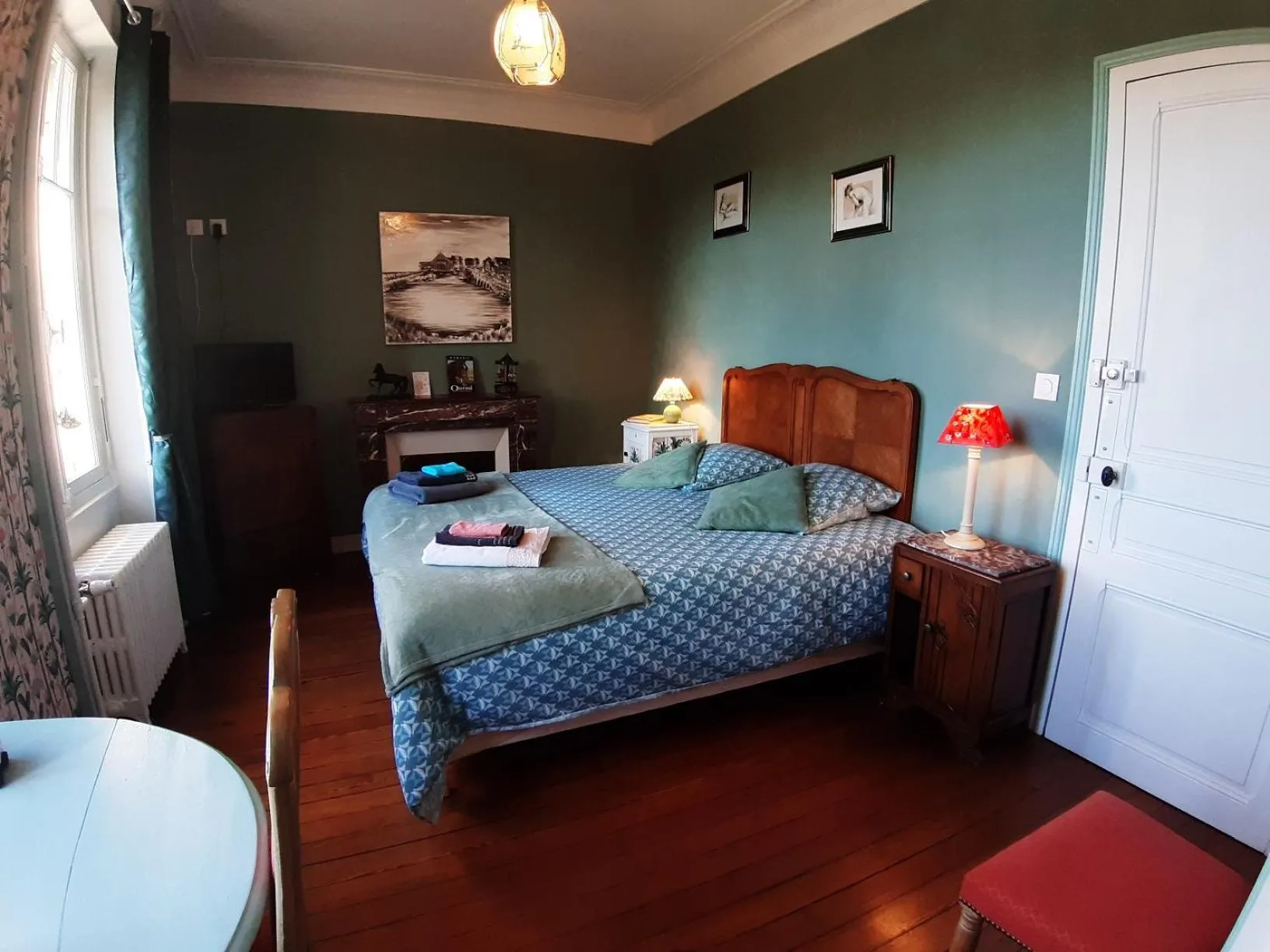 Bedroom in La Garenne