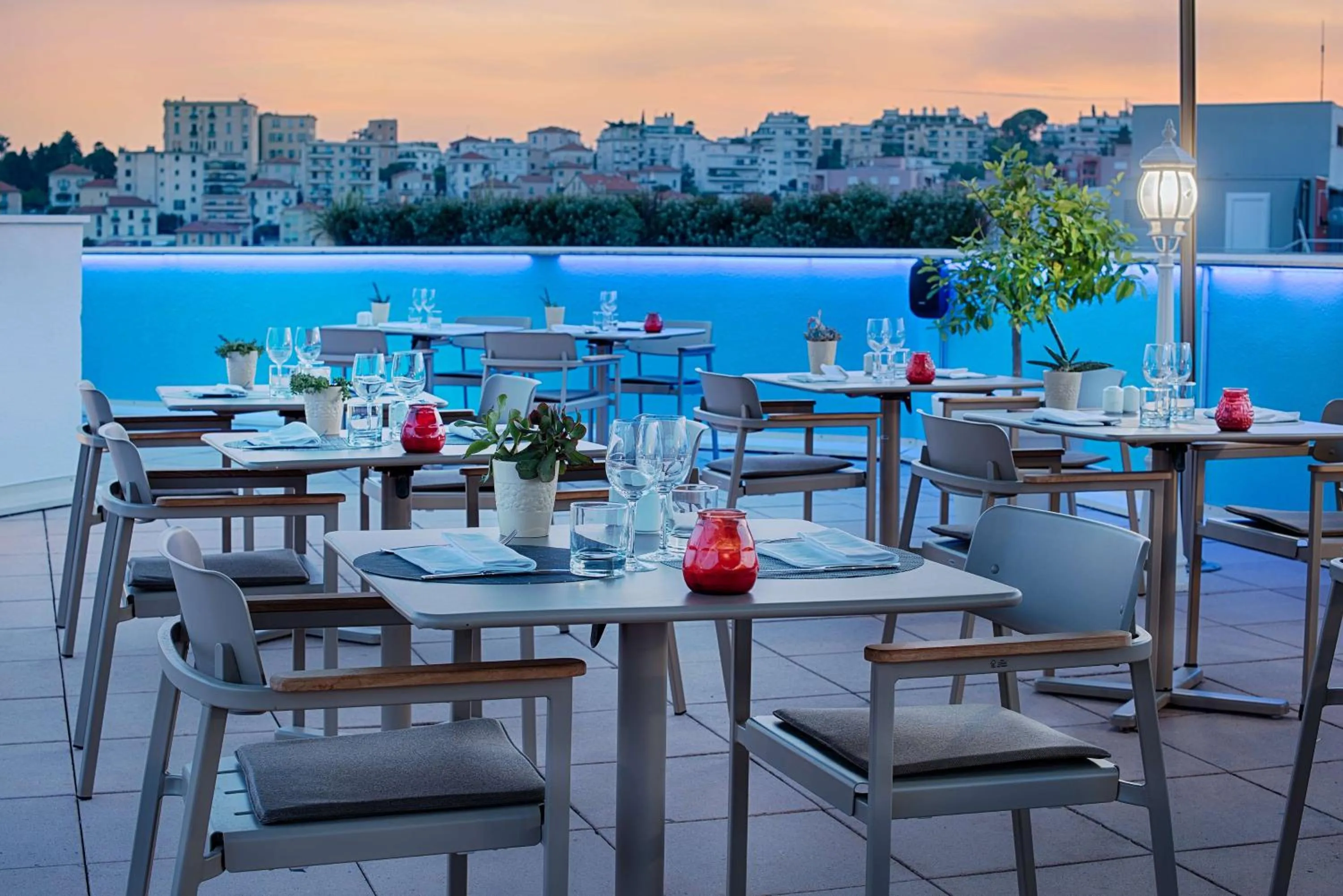 Restaurant/places to eat in NH Nice