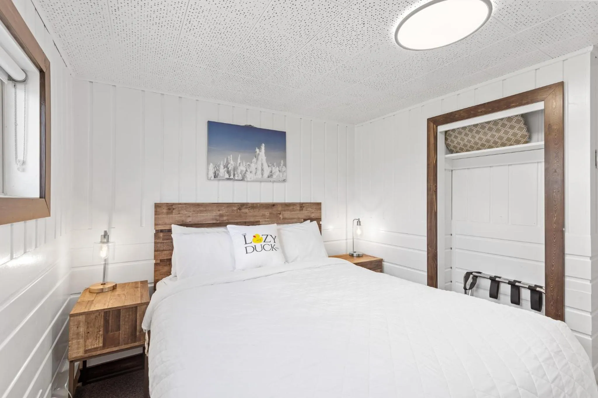 Bed in Lazy Duck Inn