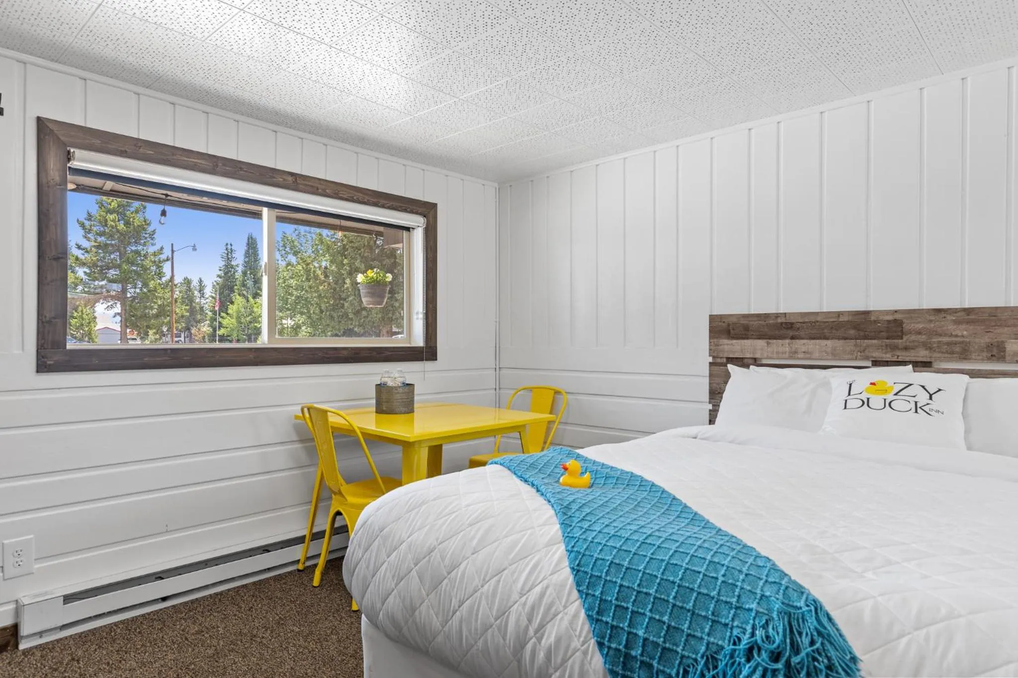 Bed in Lazy Duck Inn