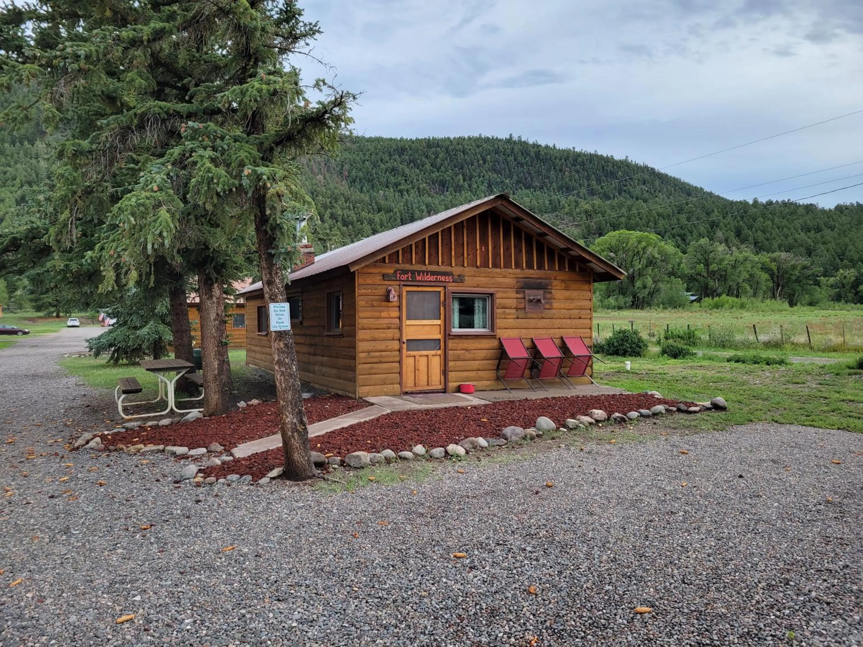 Property building in Chinook Cabins & RV Park