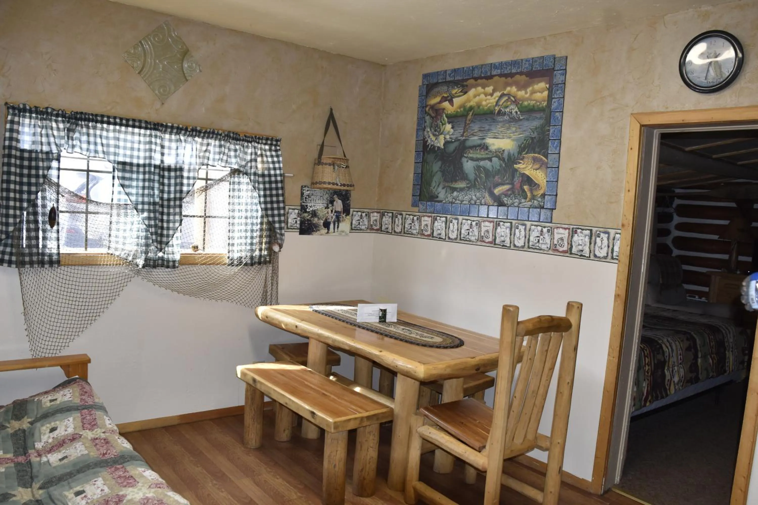 Kitchen or kitchenette in Chinook Cabins & RV Park