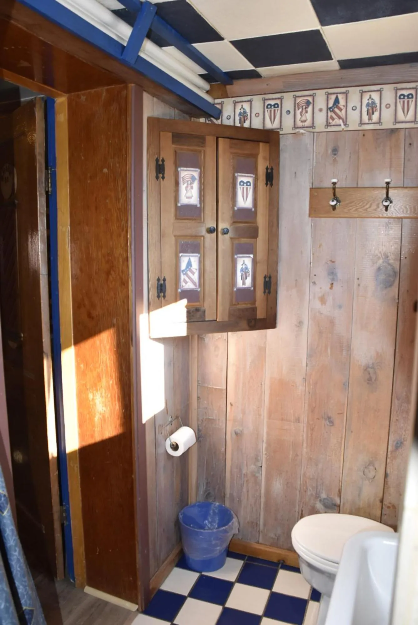 Bathroom in Chinook Cabins & RV Park
