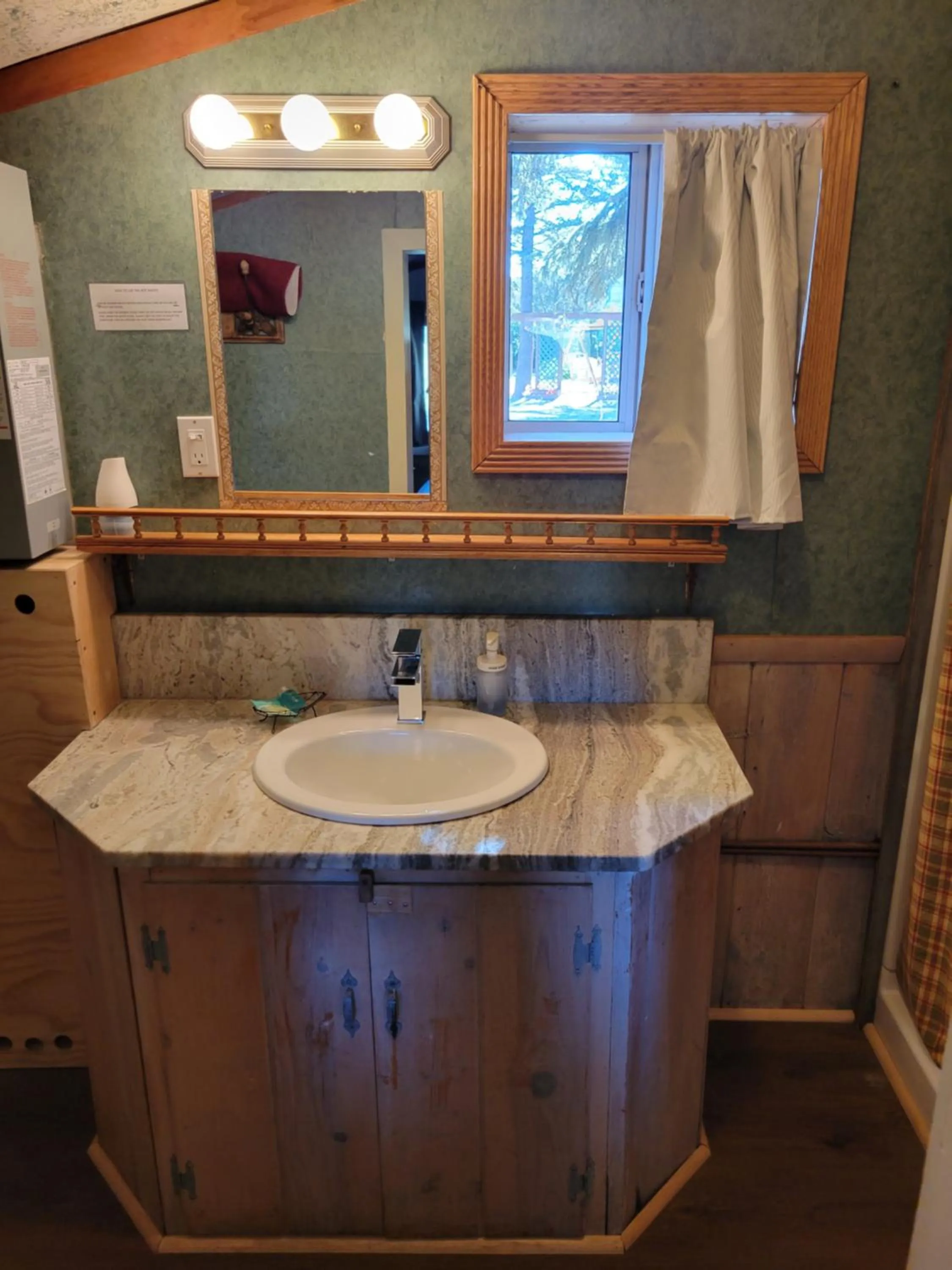 Bathroom in Chinook Cabins & RV Park