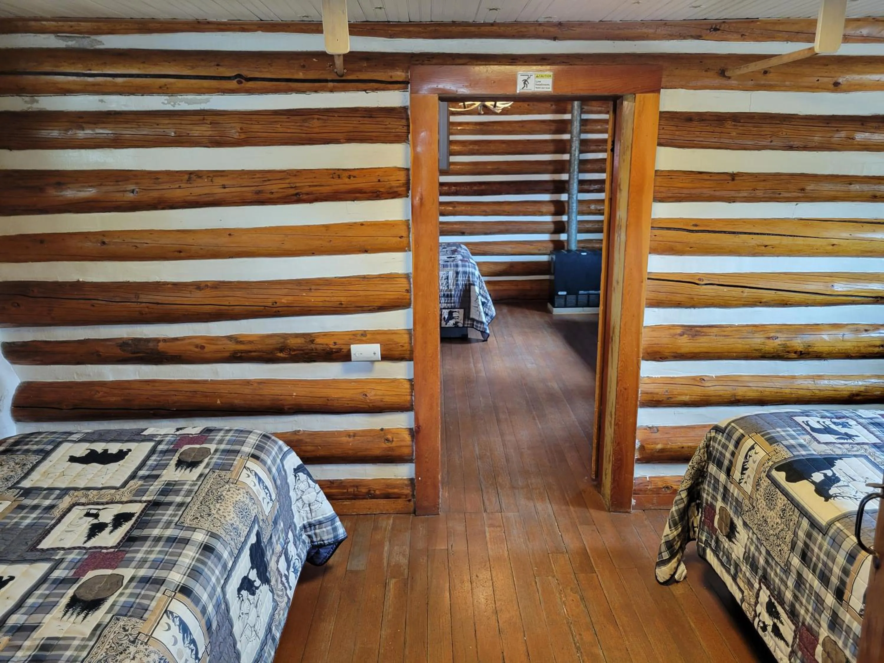 Bedroom, Bed in Chinook Cabins & RV Park