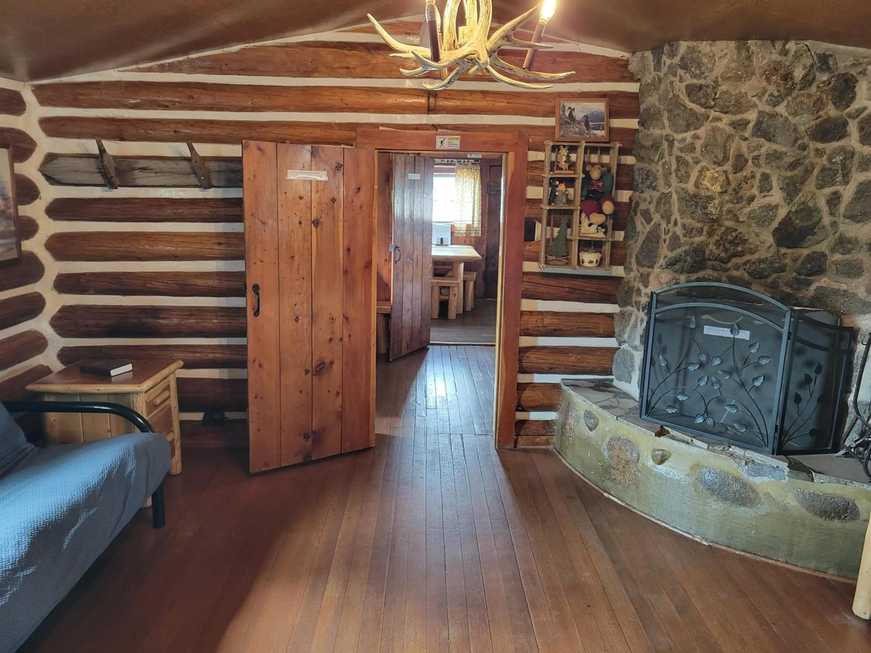 Bedroom in Chinook Cabins & RV Park