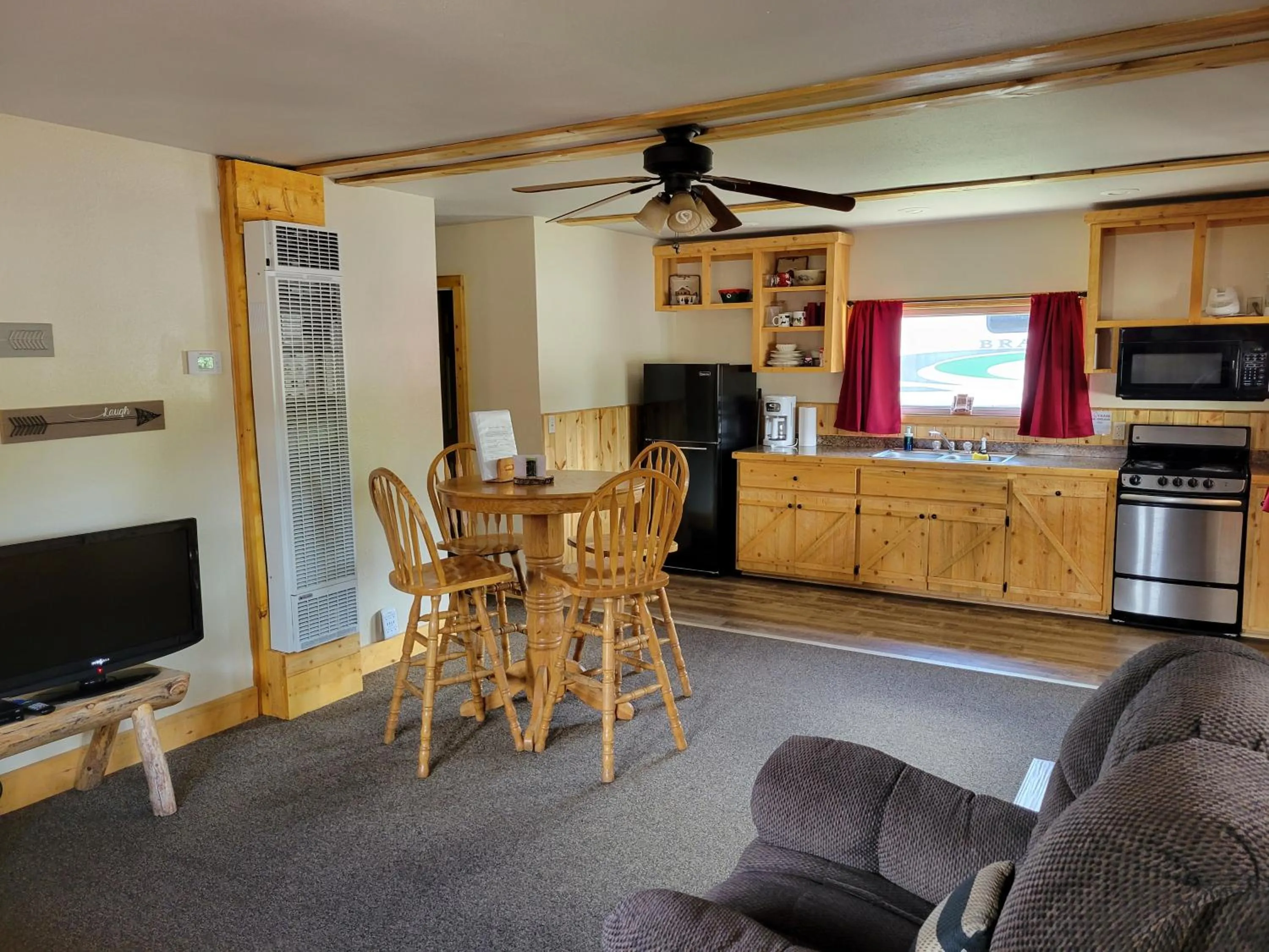 Kitchen or kitchenette in Chinook Cabins & RV Park